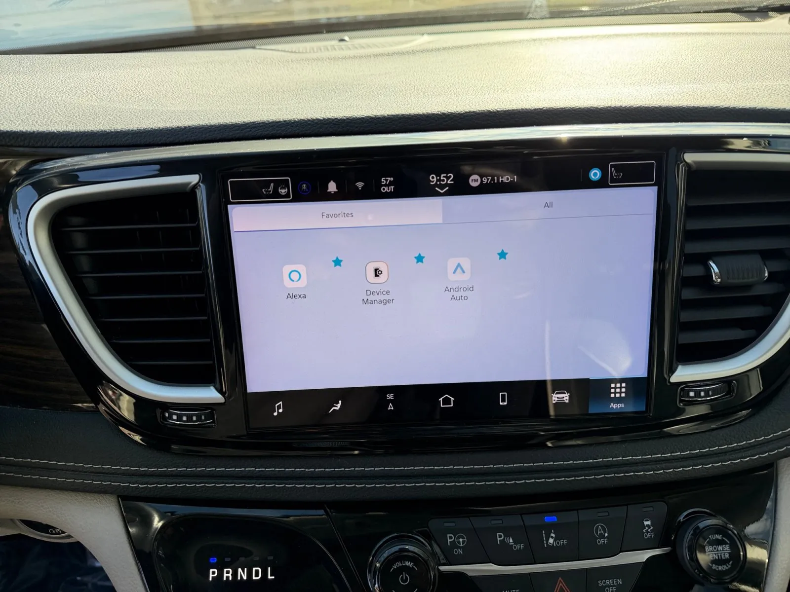 Chrysler Pacifica photo 22