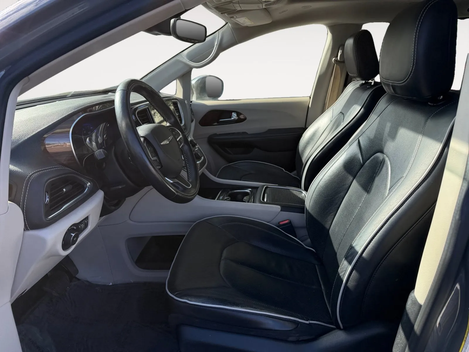 Chrysler Pacifica photo 9
