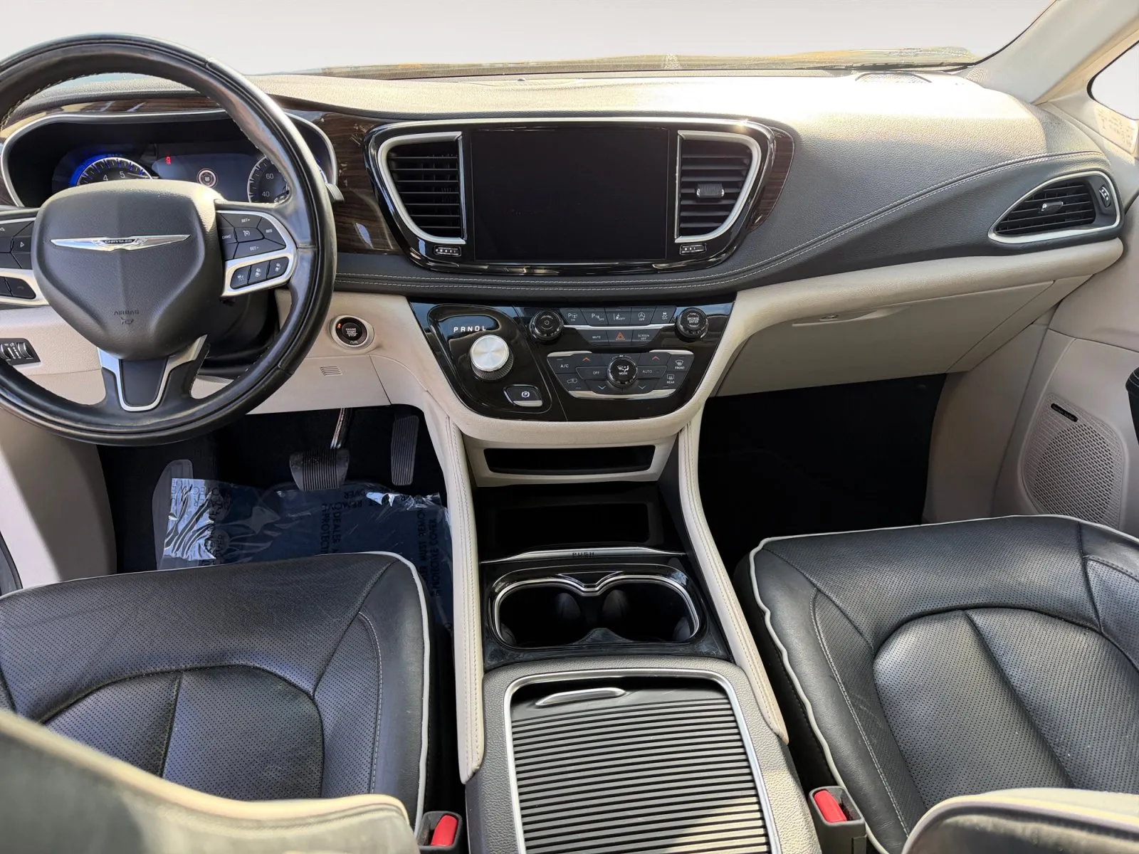 Chrysler Pacifica photo 10