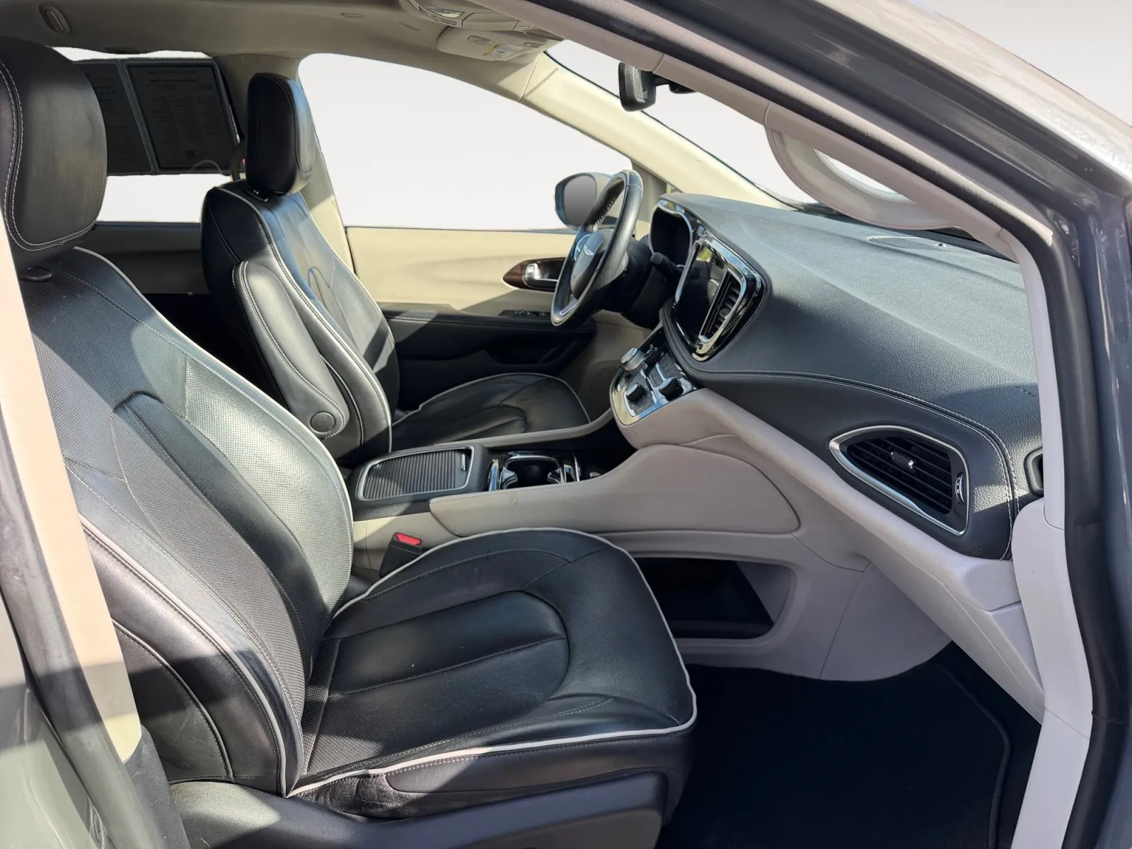 Chrysler Pacifica photo 15