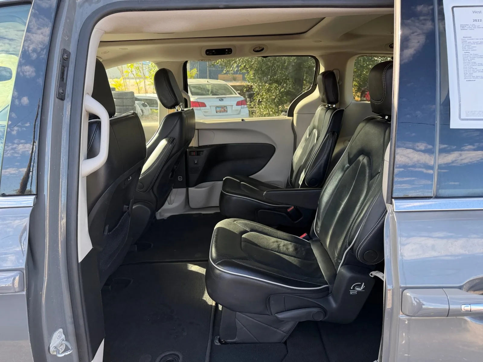 Chrysler Pacifica photo 25