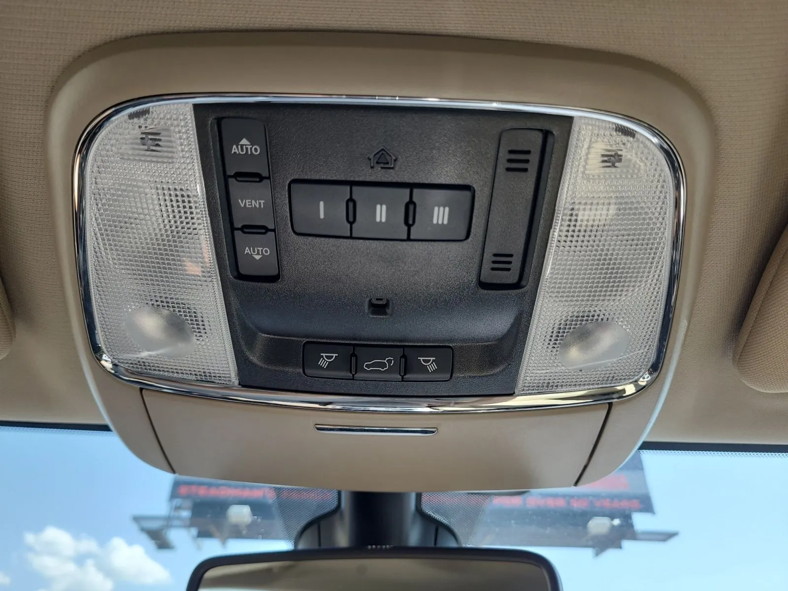 Jeep Grand Cherokee photo 24