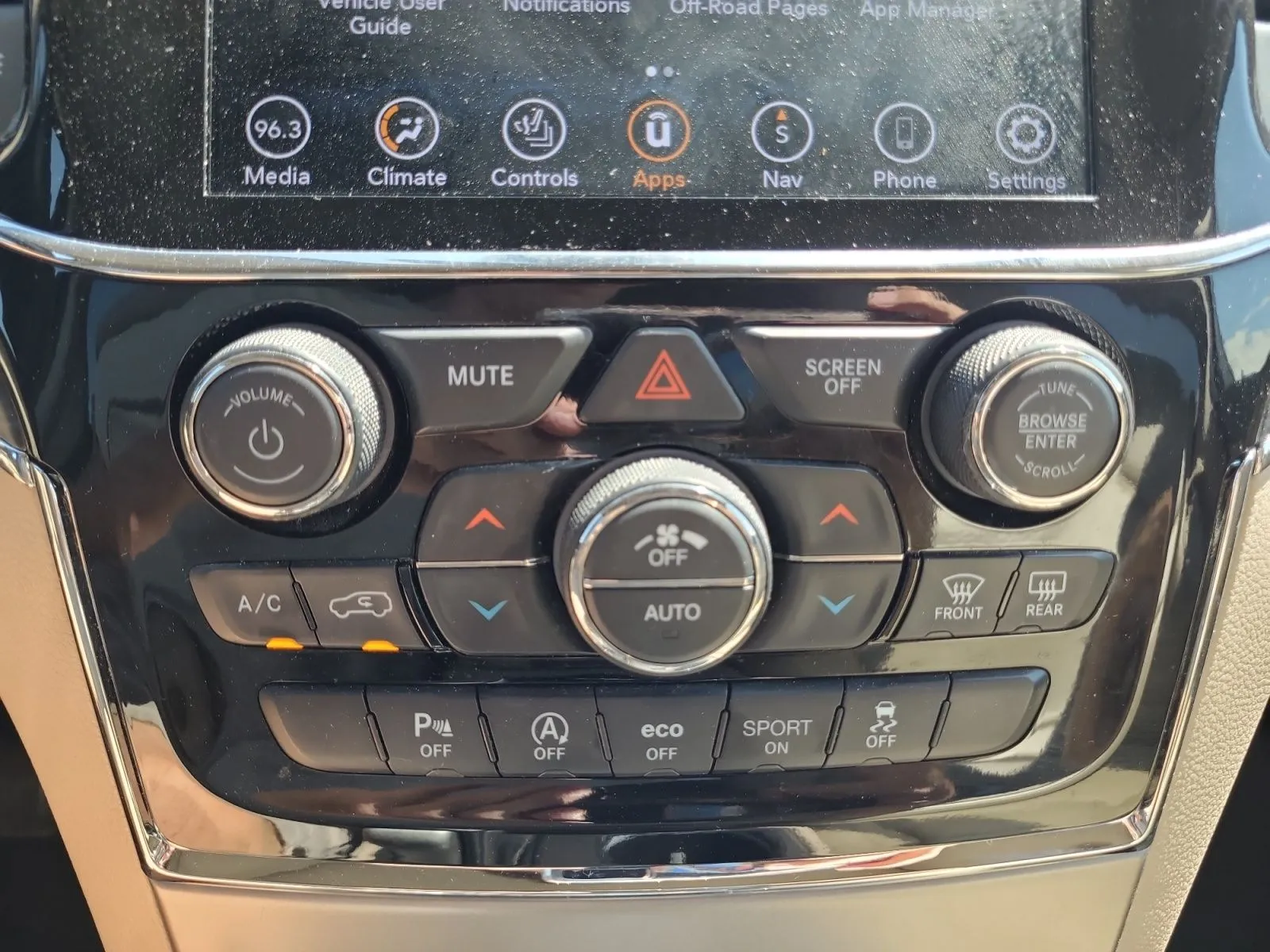 Jeep Grand Cherokee photo 26