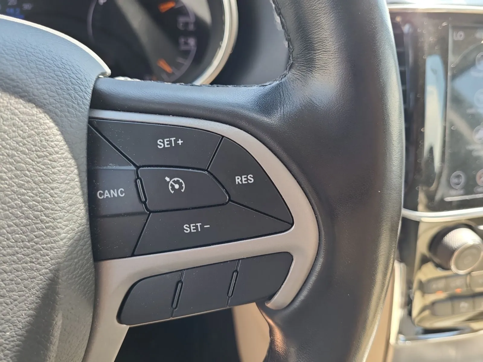 Jeep Grand Cherokee photo 21