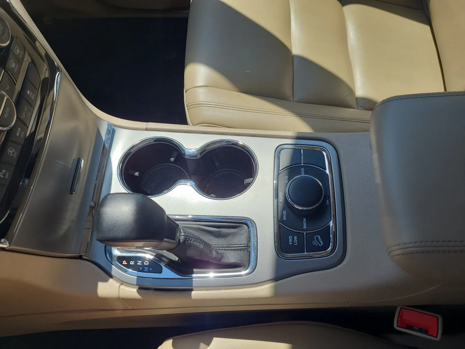 Jeep Grand Cherokee photo 28