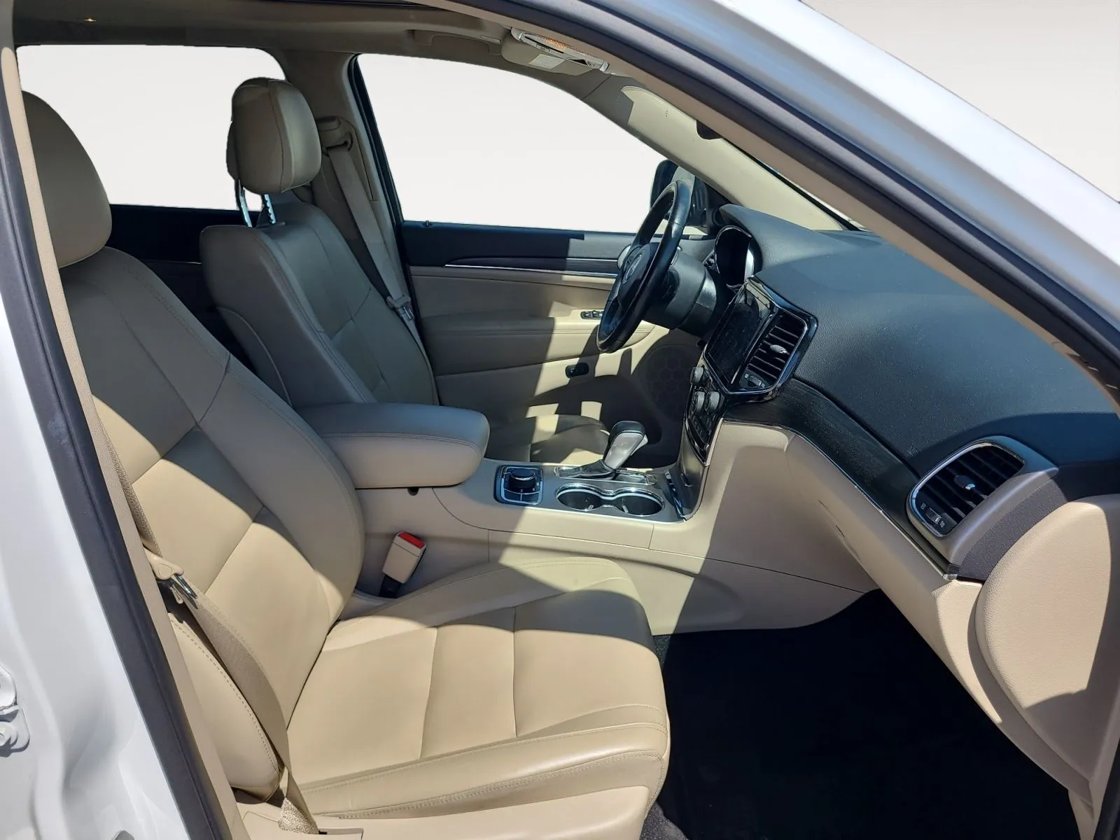 Jeep Grand Cherokee photo 15