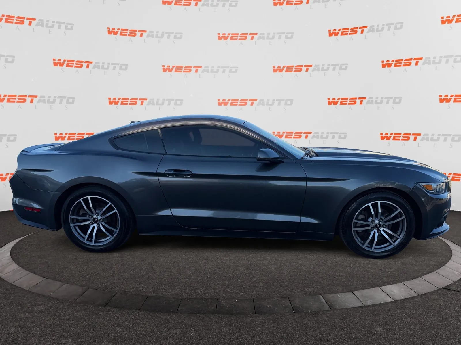 Ford Mustang photo 6