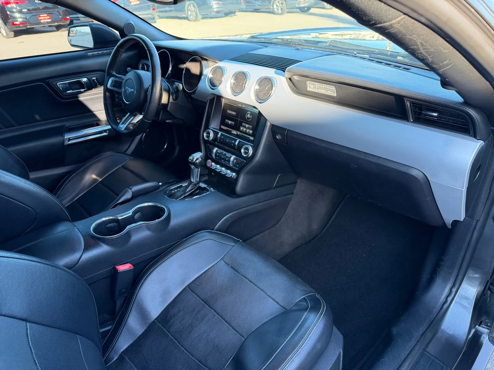 Ford Mustang photo 16