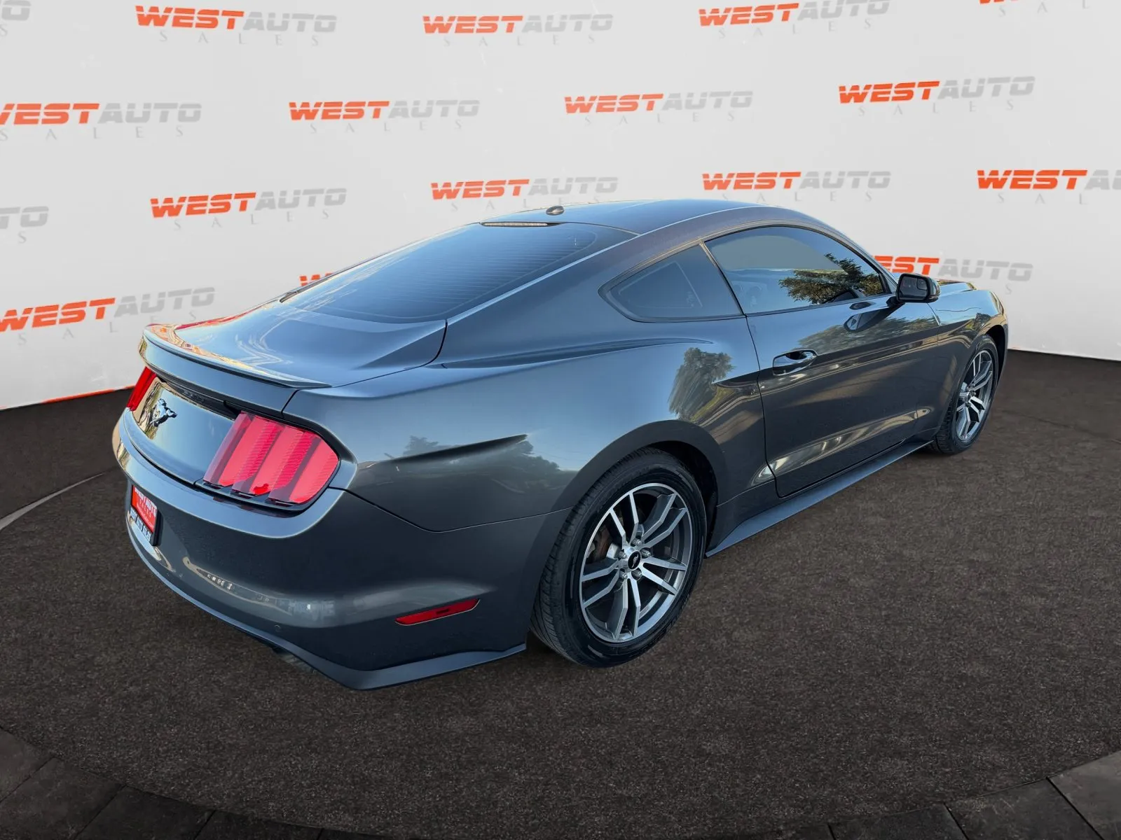 Ford Mustang photo 5