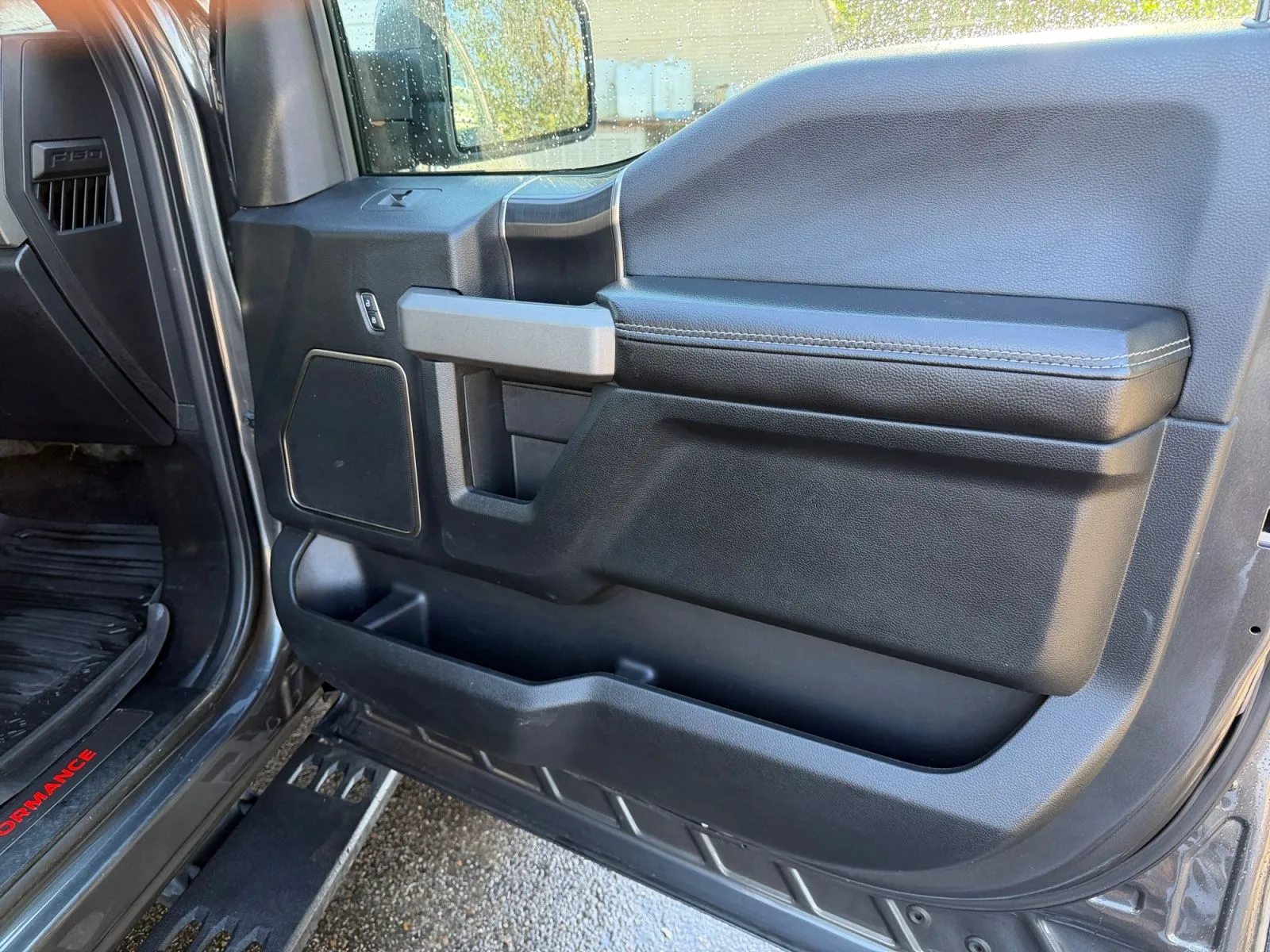 Ford F-150 photo 17