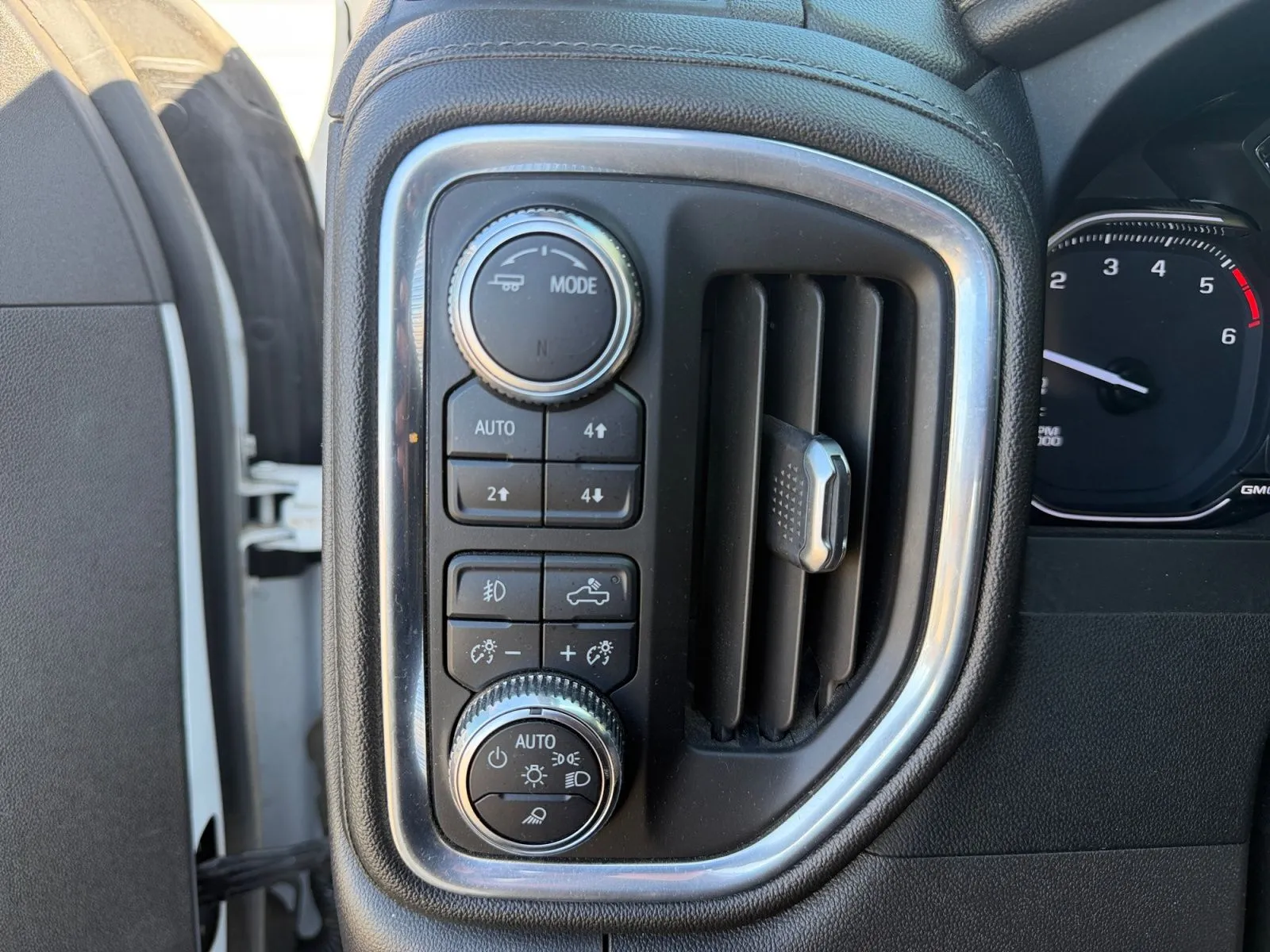 GMC Sierra photo 25