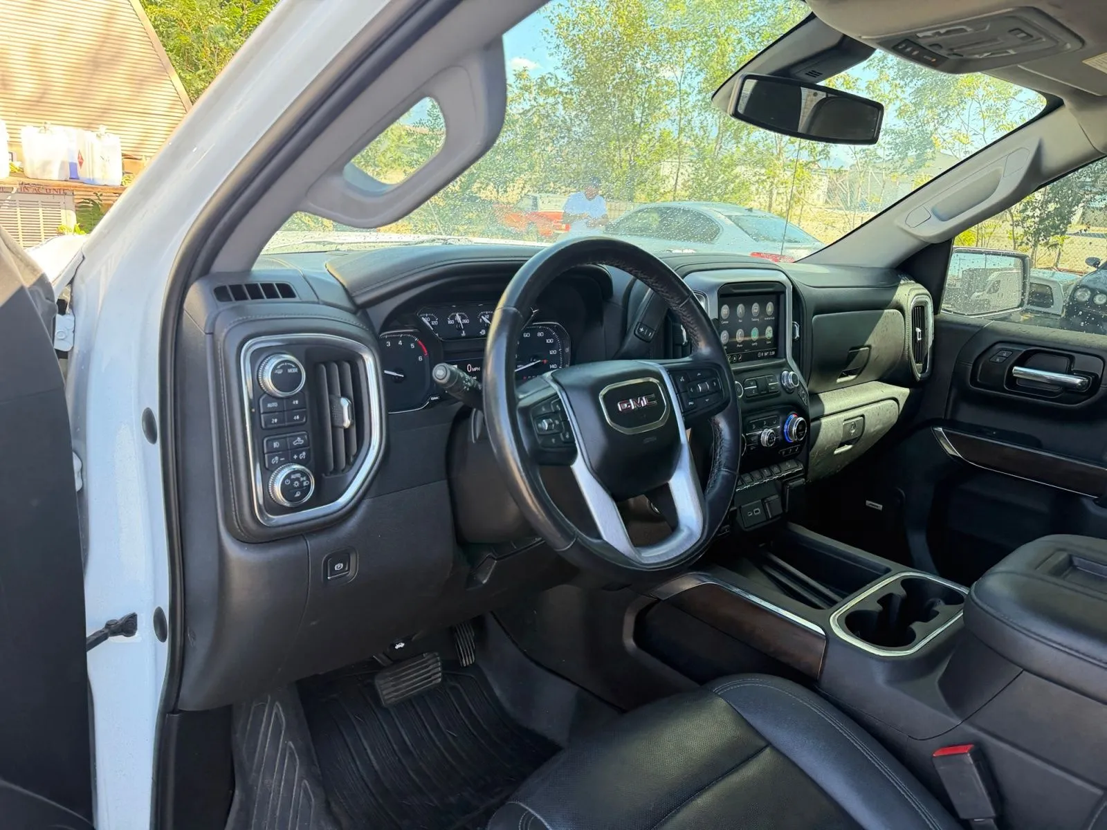 GMC Sierra photo 18
