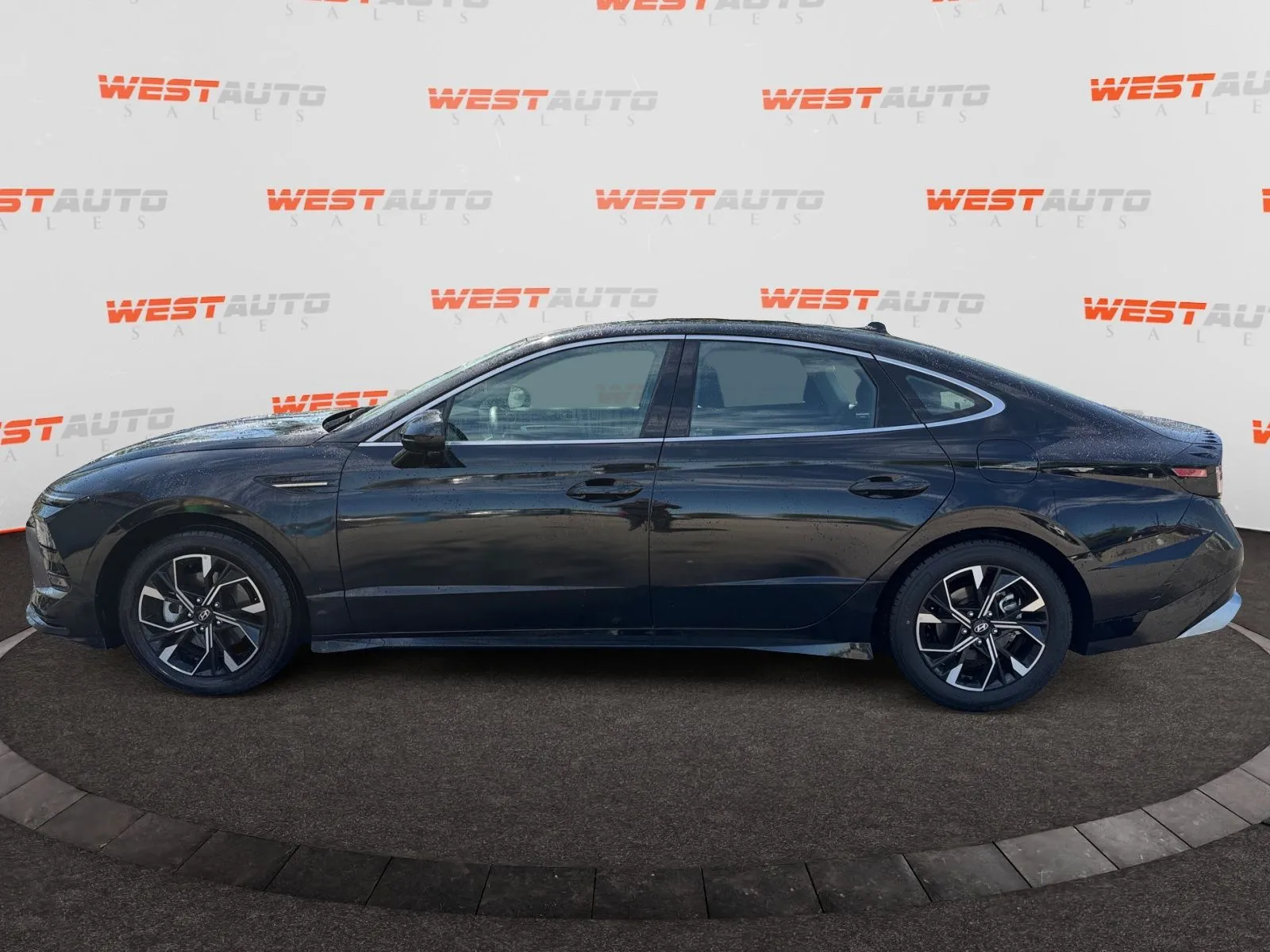 Hyundai Sonata photo 2