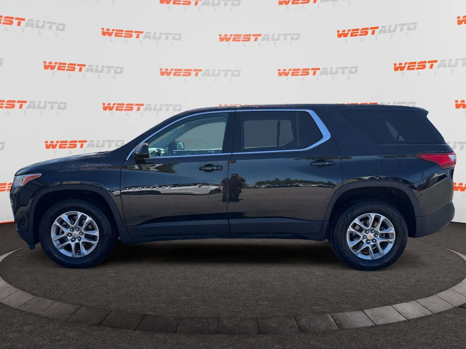 Chevrolet Traverse photo 2