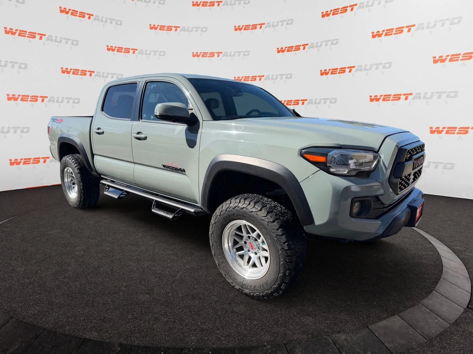 Toyota Tacoma photo 7
