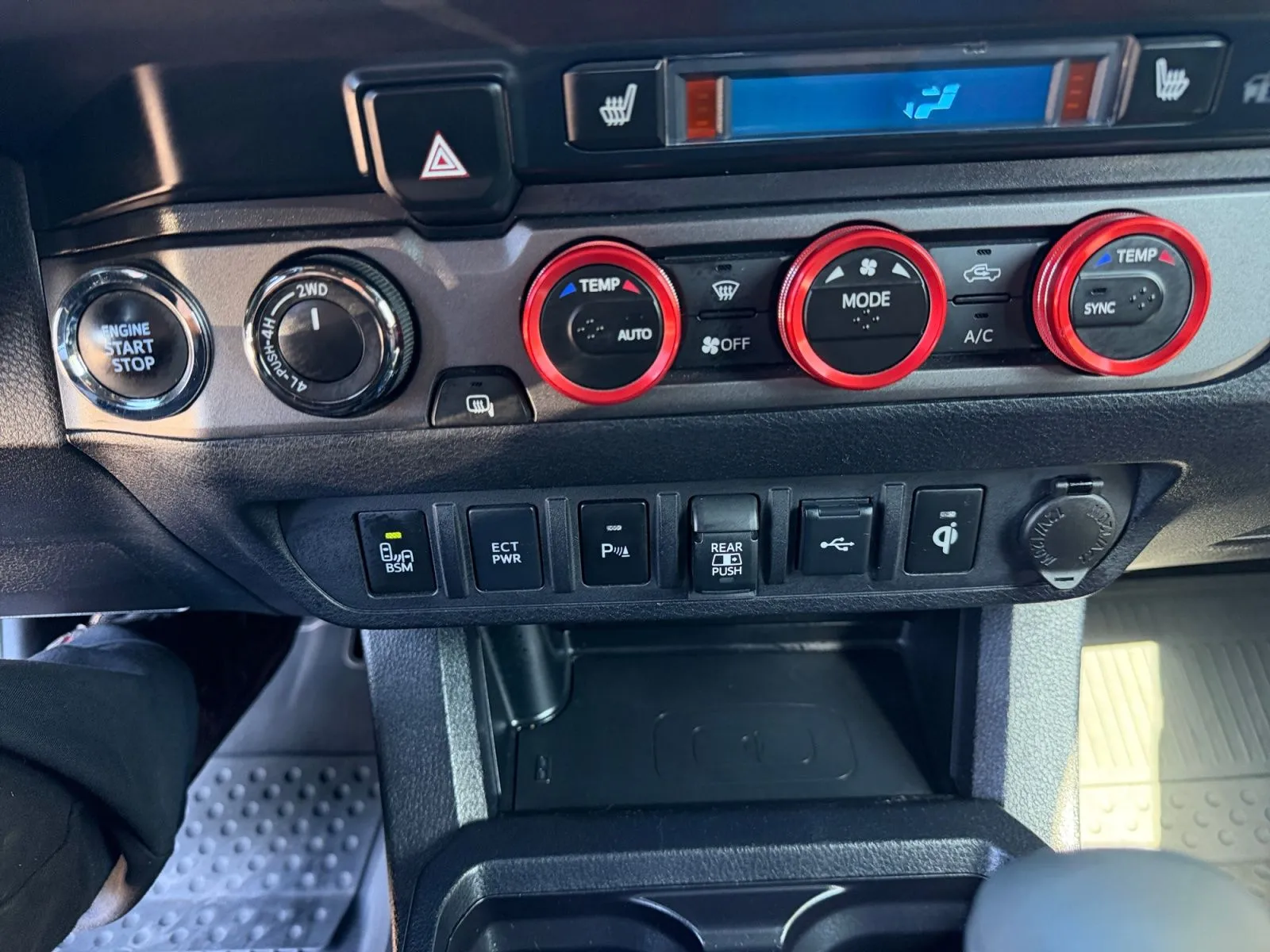 Toyota Tacoma photo 25