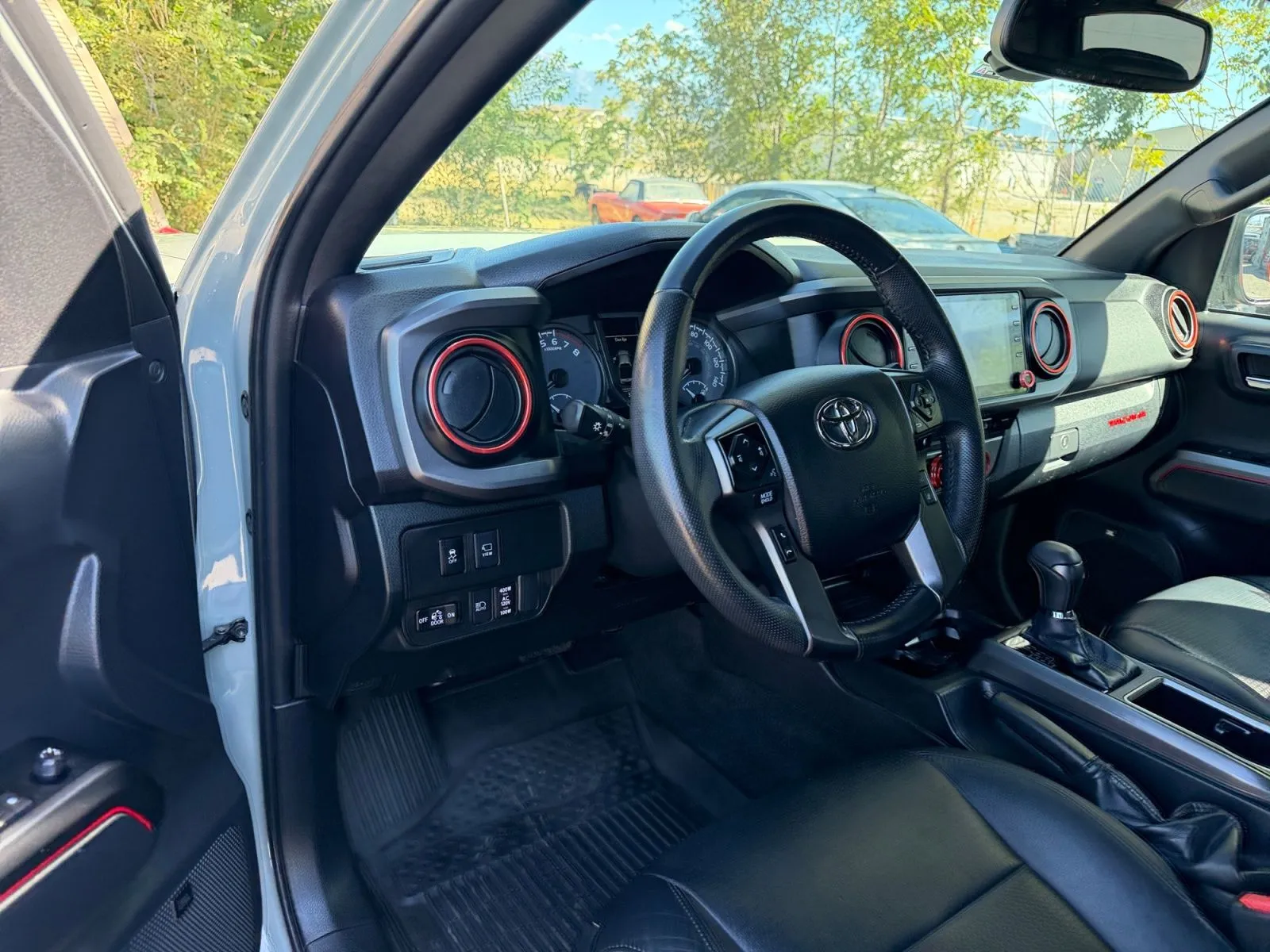 Toyota Tacoma photo 18