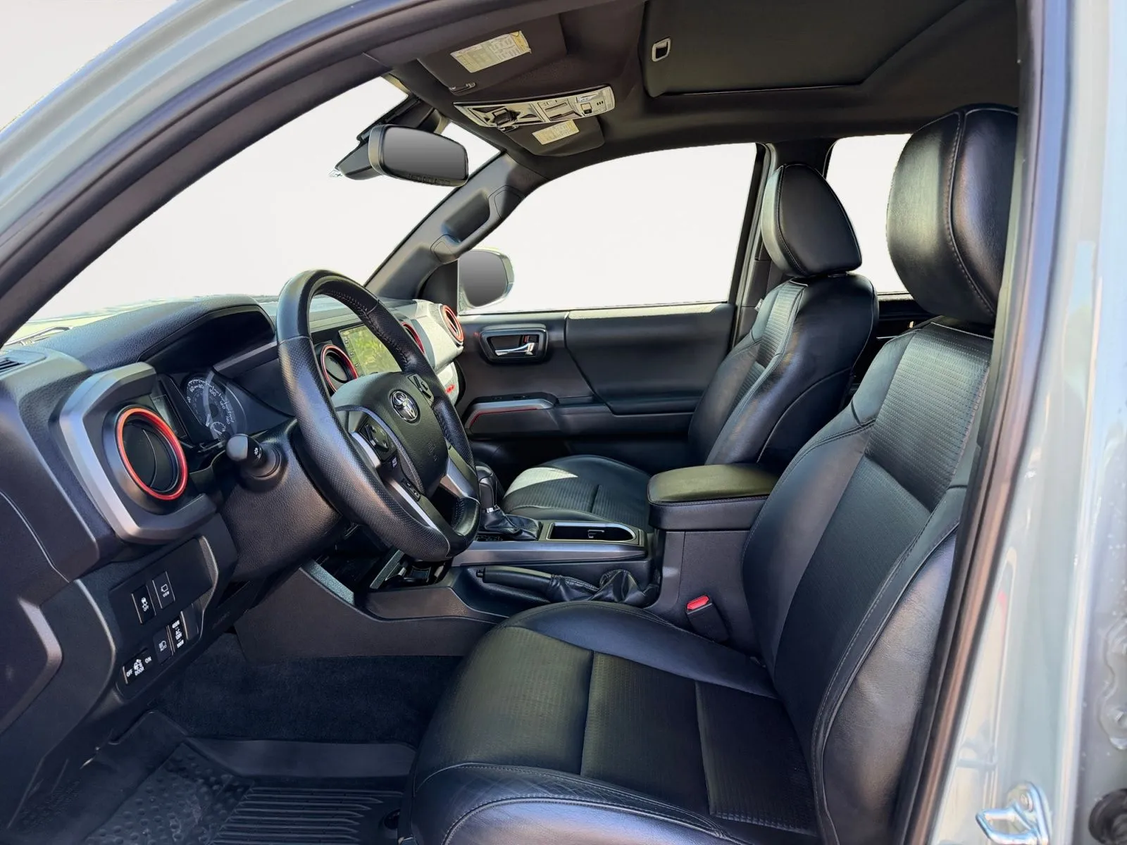 Toyota Tacoma photo 9