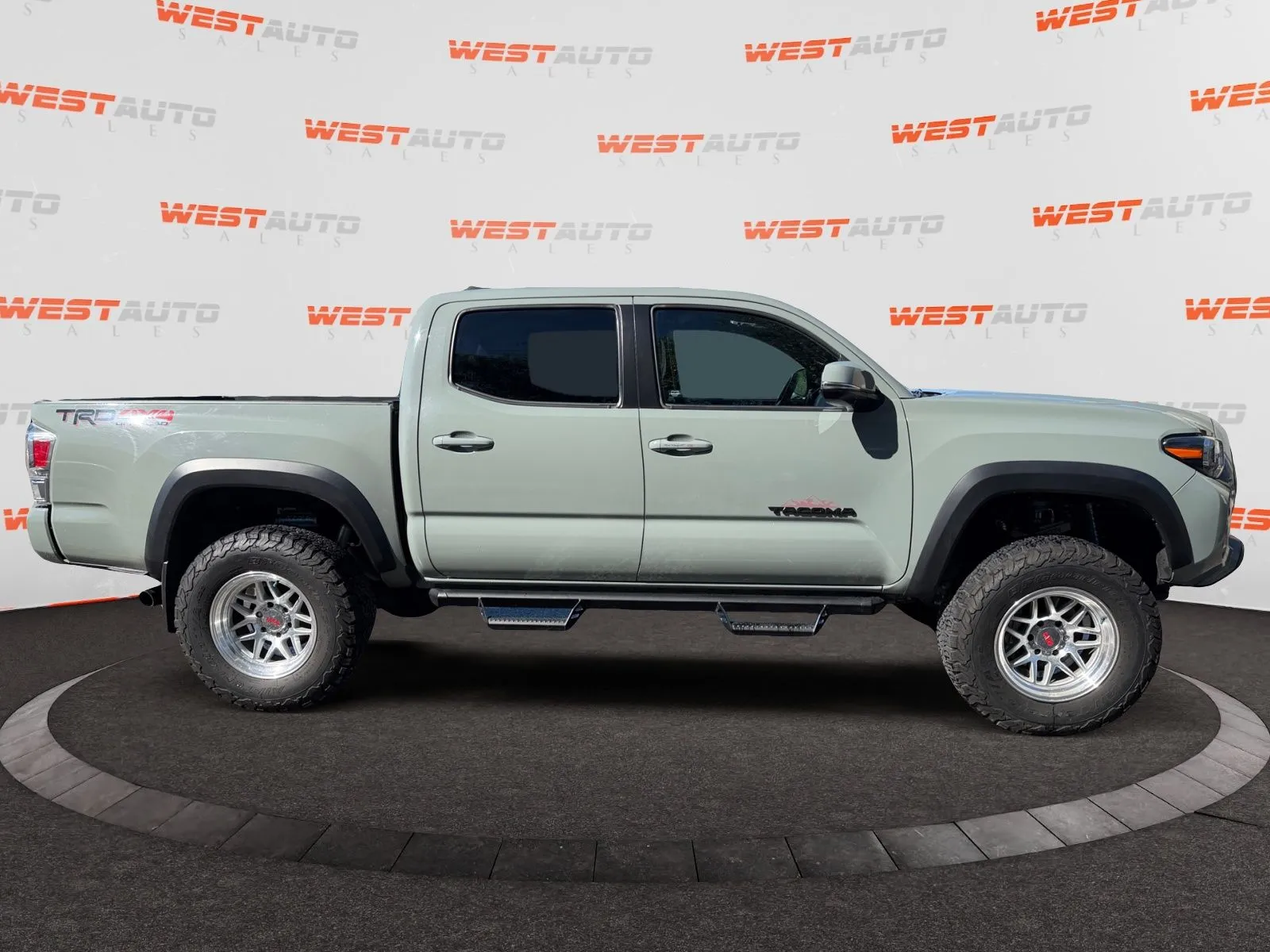 Toyota Tacoma photo 6