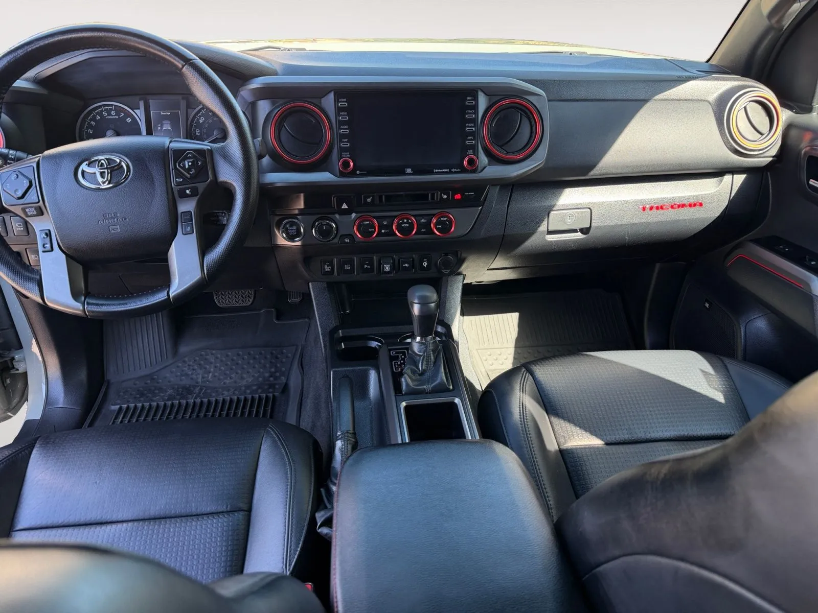 Toyota Tacoma photo 10