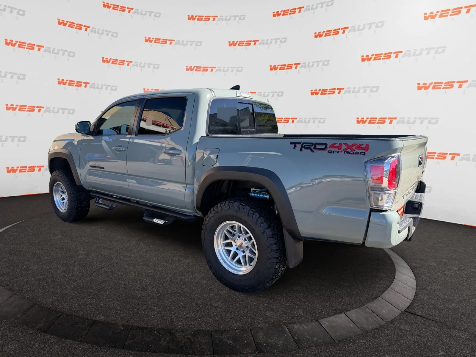Toyota Tacoma photo 3