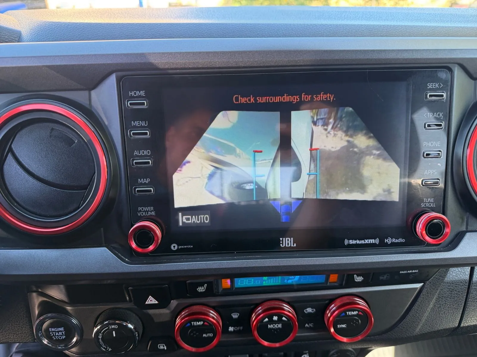Toyota Tacoma photo 28