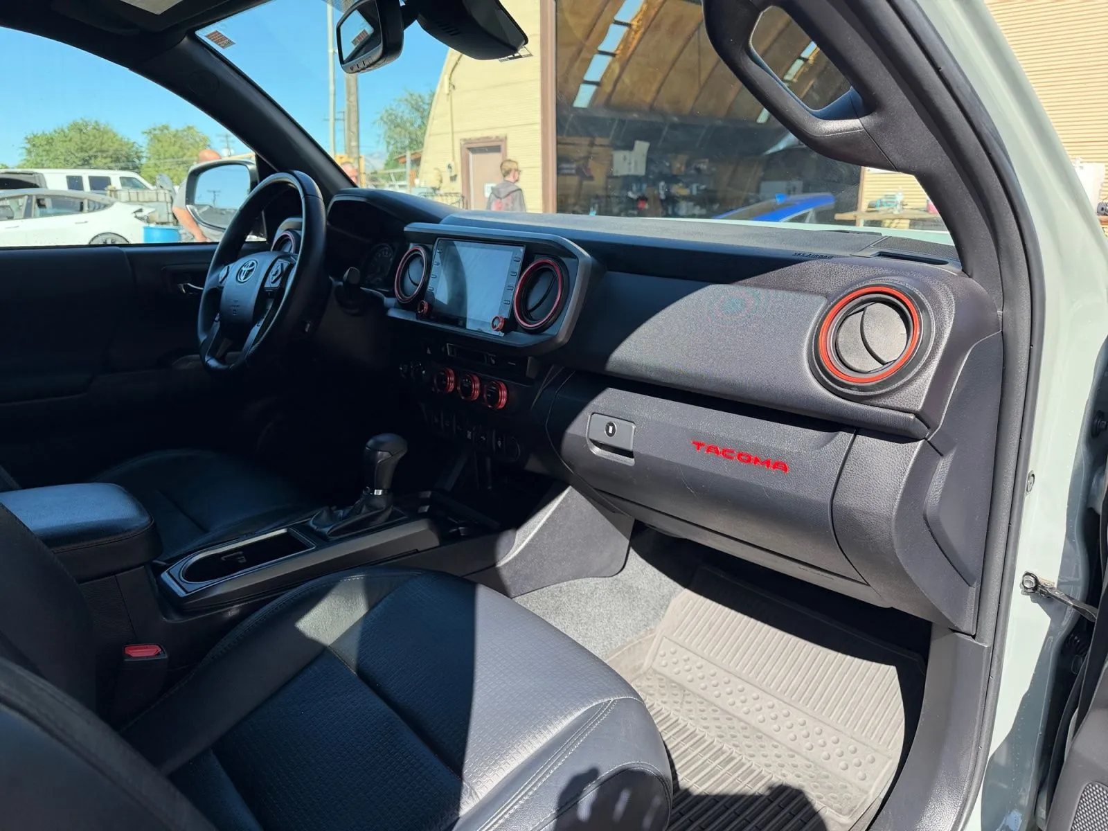 Toyota Tacoma photo 16