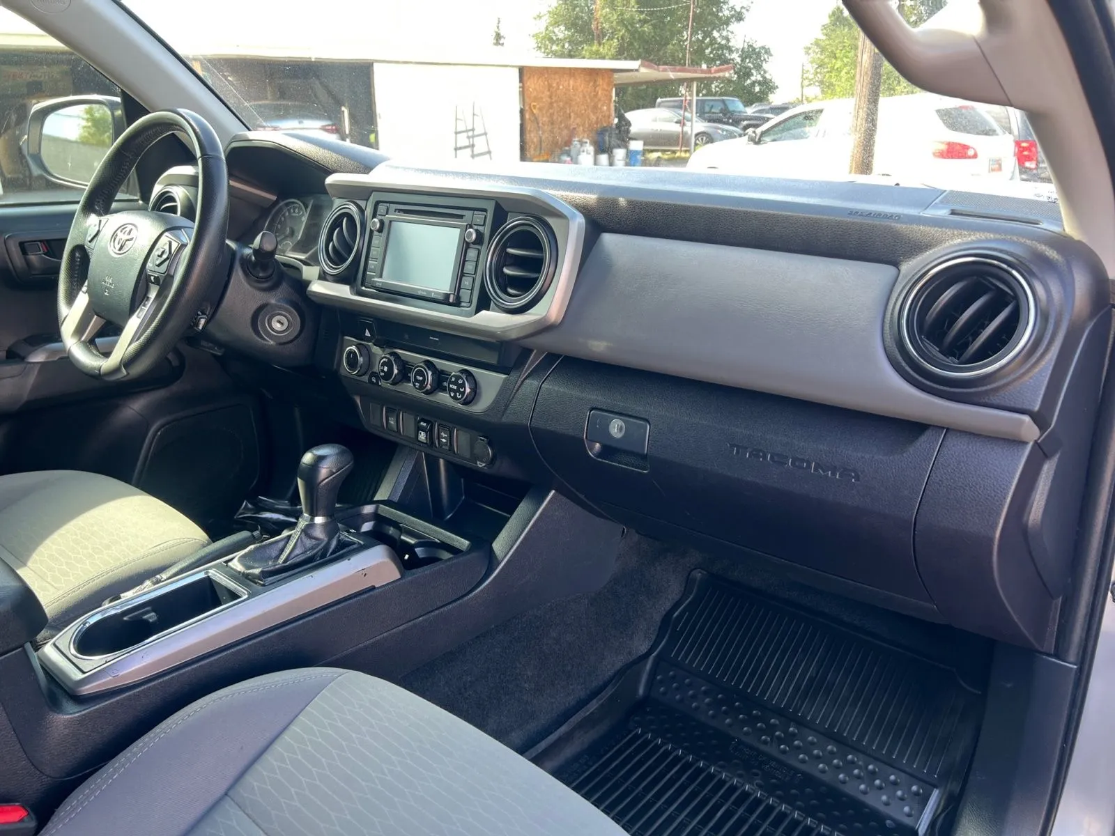 2019 Toyota Tacoma SR5 - Photo 16