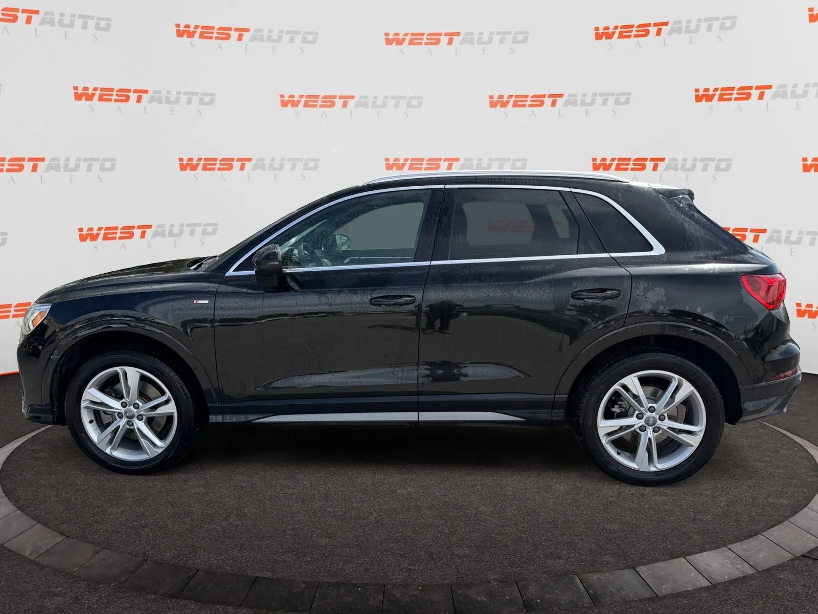 Audi Q3 photo 2