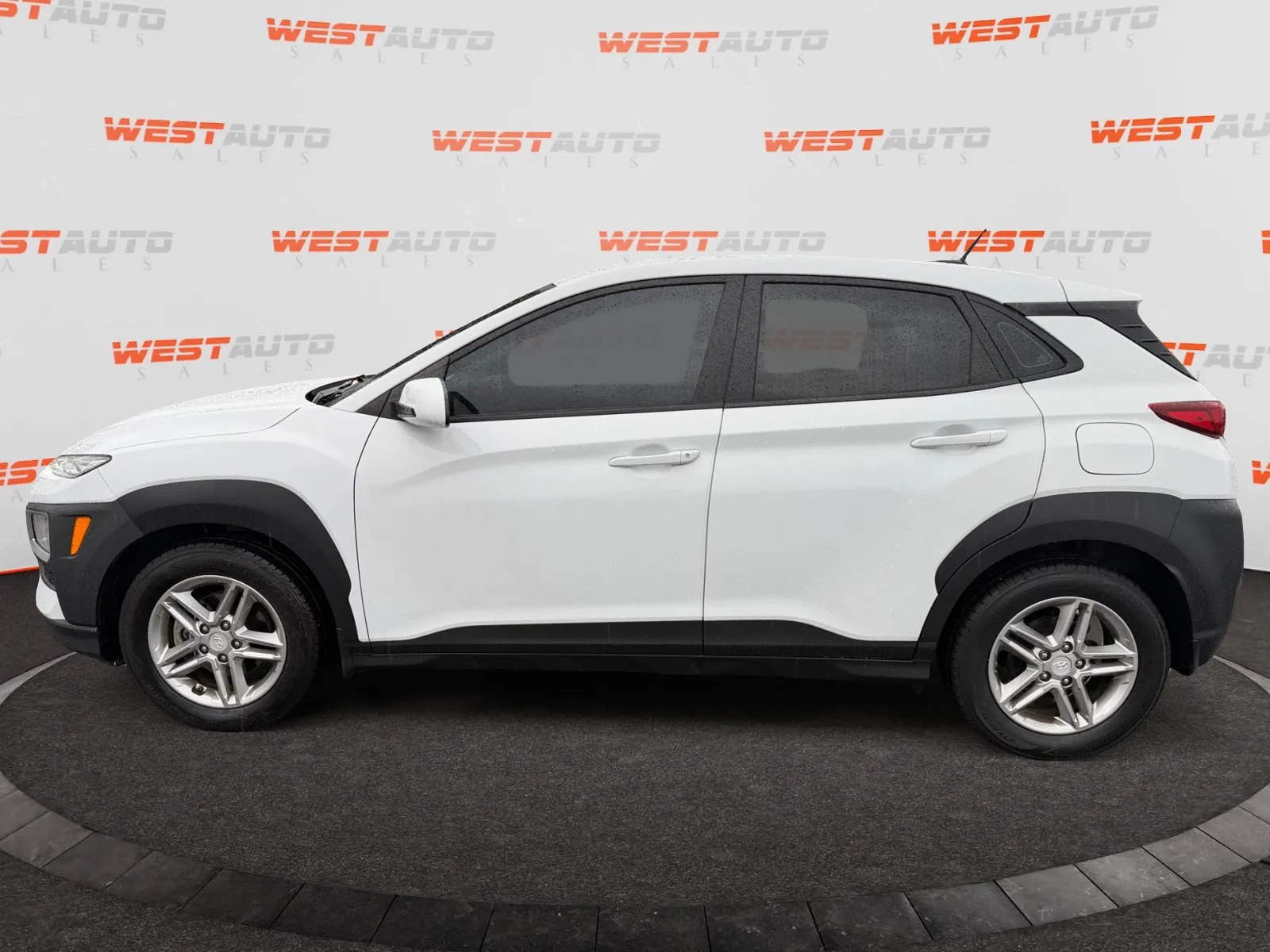 Hyundai Kona photo 2