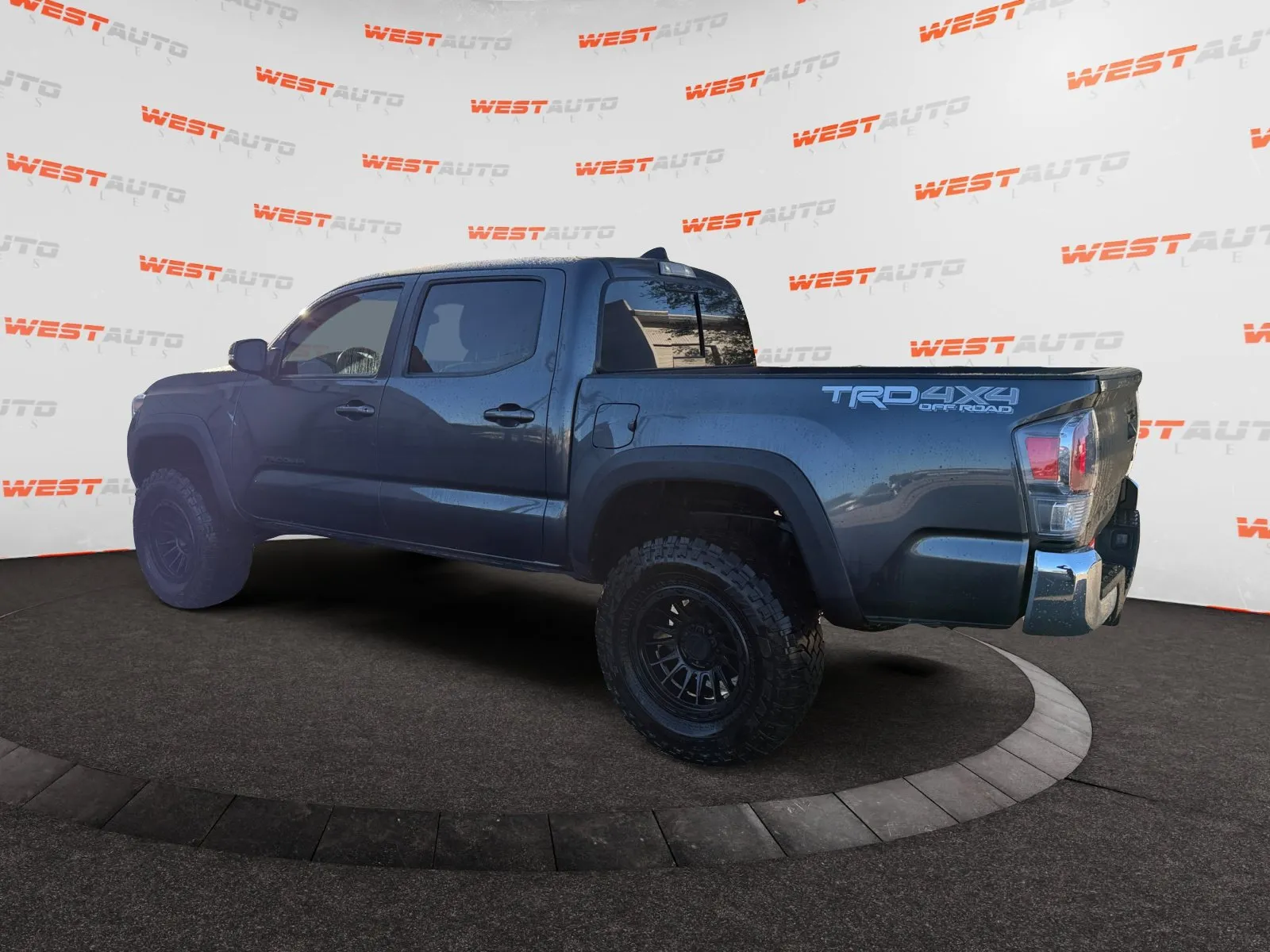 Toyota Tacoma photo 3