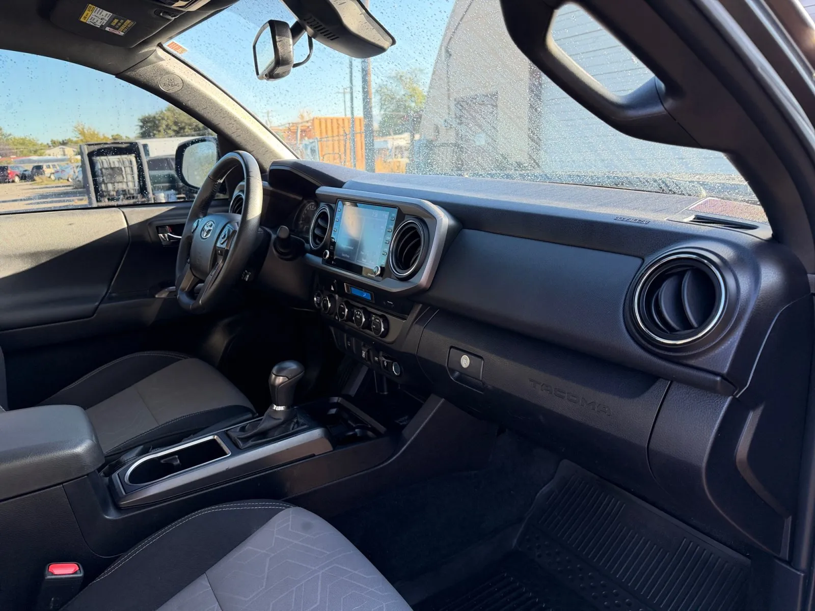 Toyota Tacoma photo 16