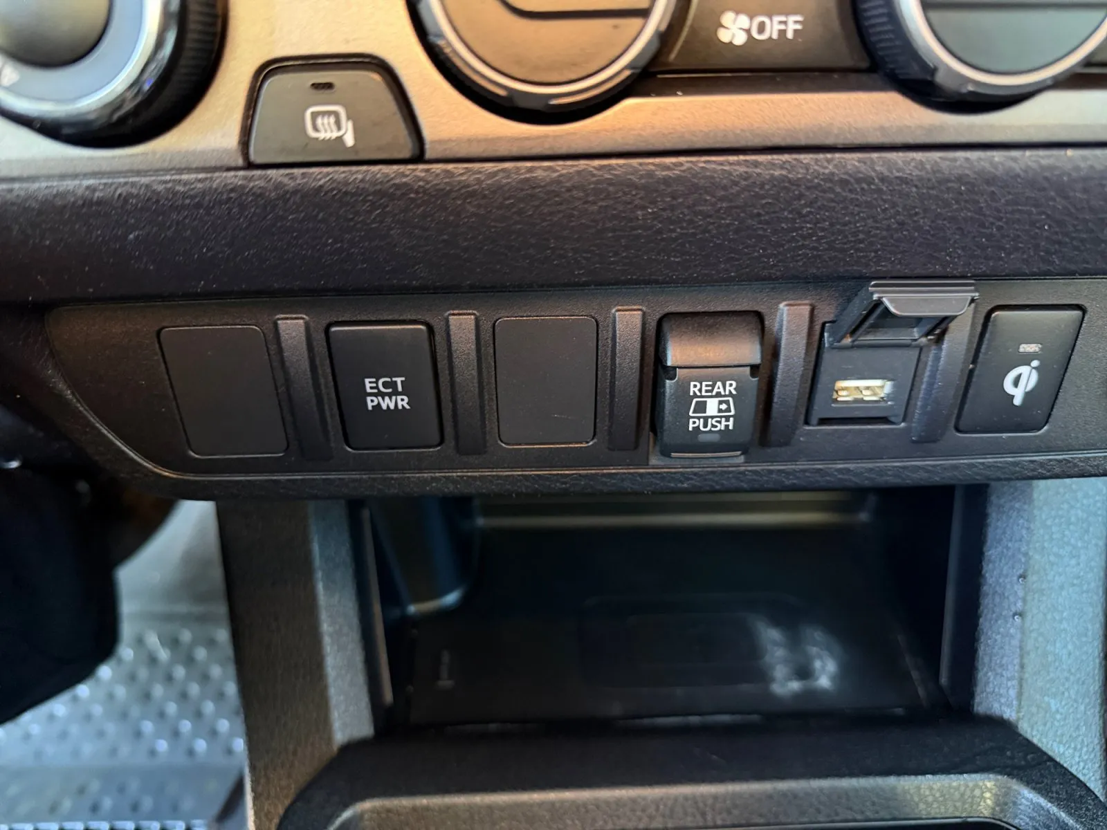 Toyota Tacoma photo 24