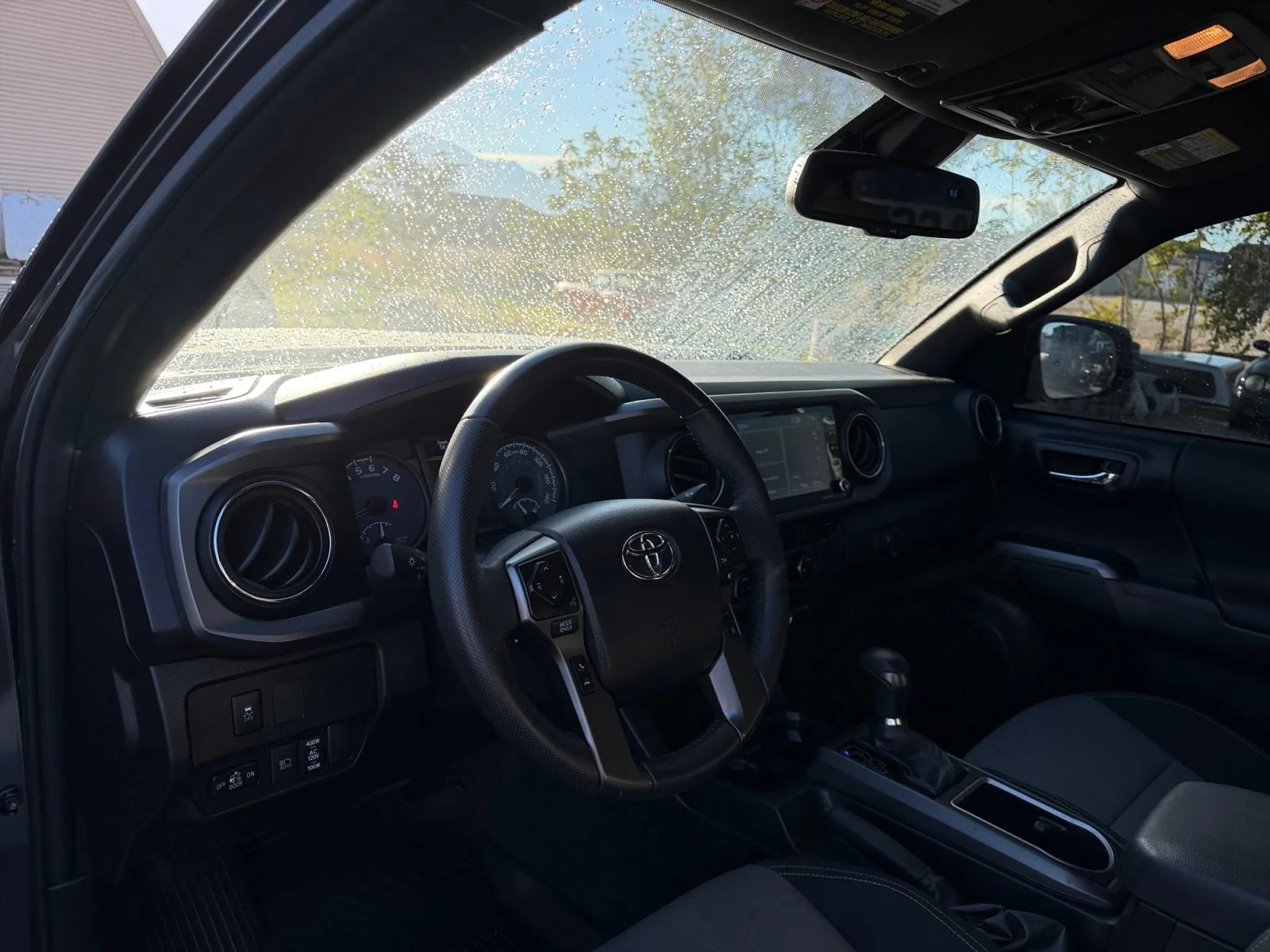 Toyota Tacoma photo 18