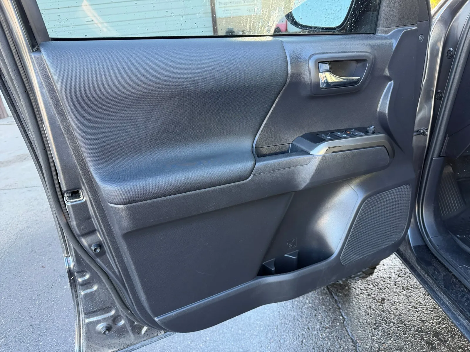 Toyota Tacoma photo 19