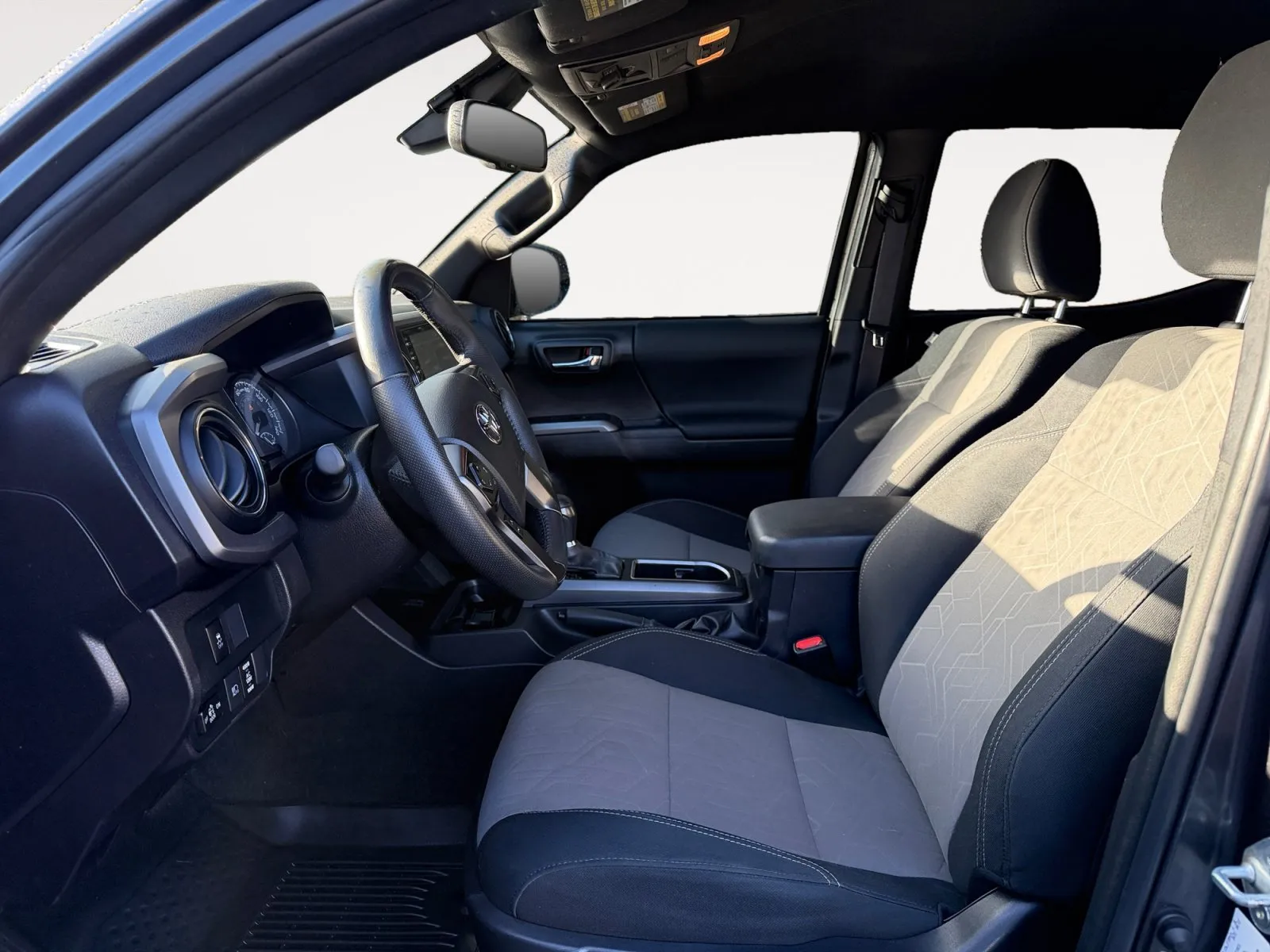Toyota Tacoma photo 9