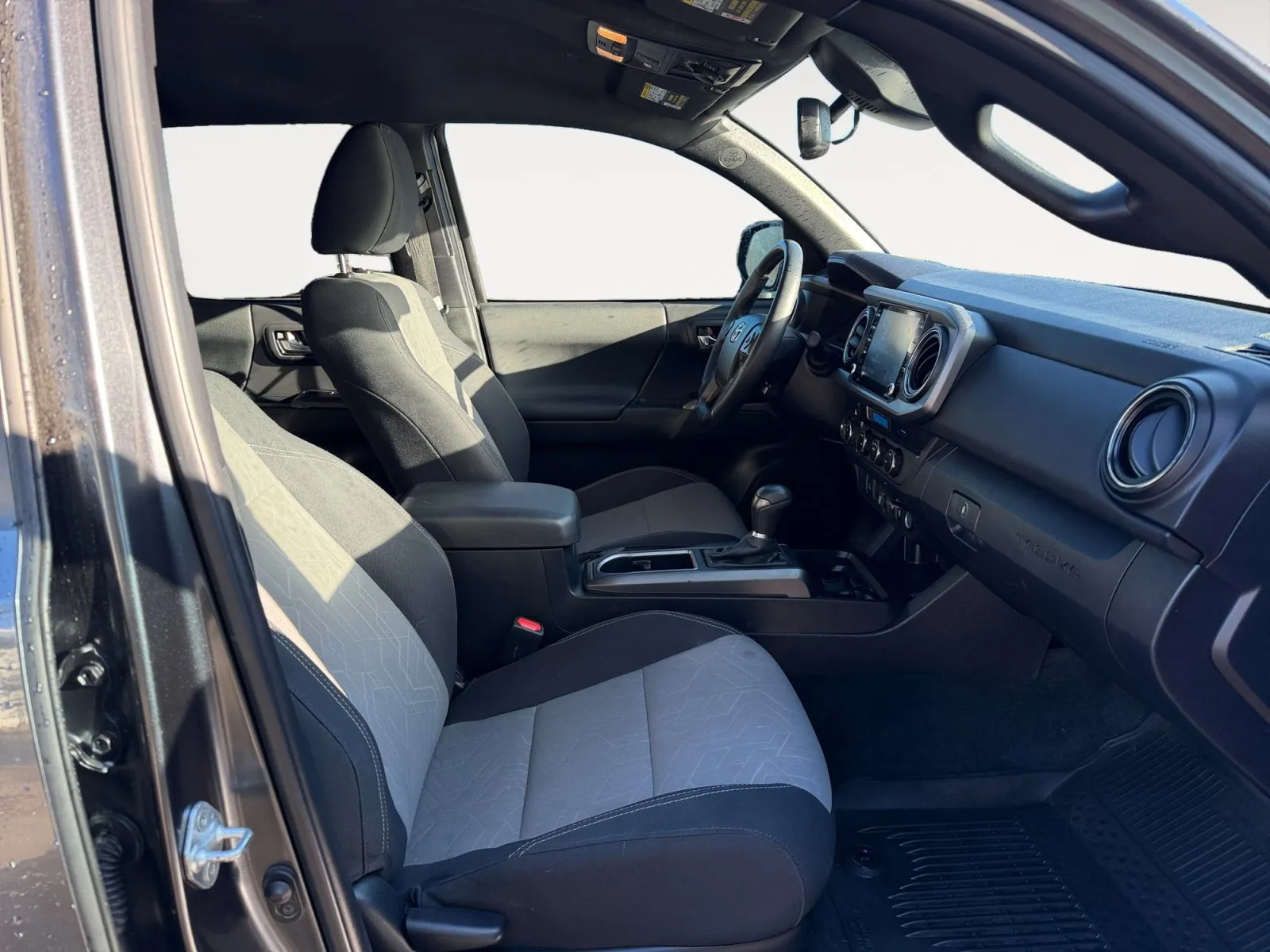 Toyota Tacoma photo 15