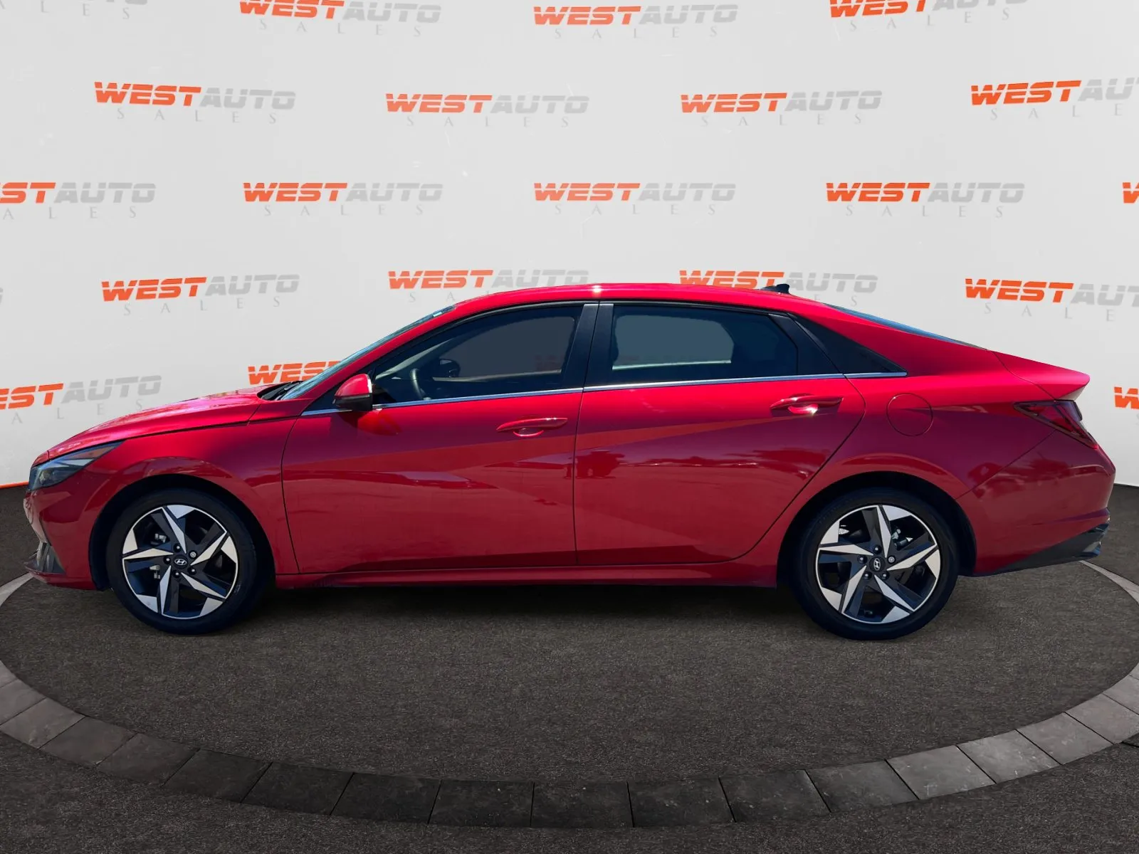 Hyundai Elantra photo 2