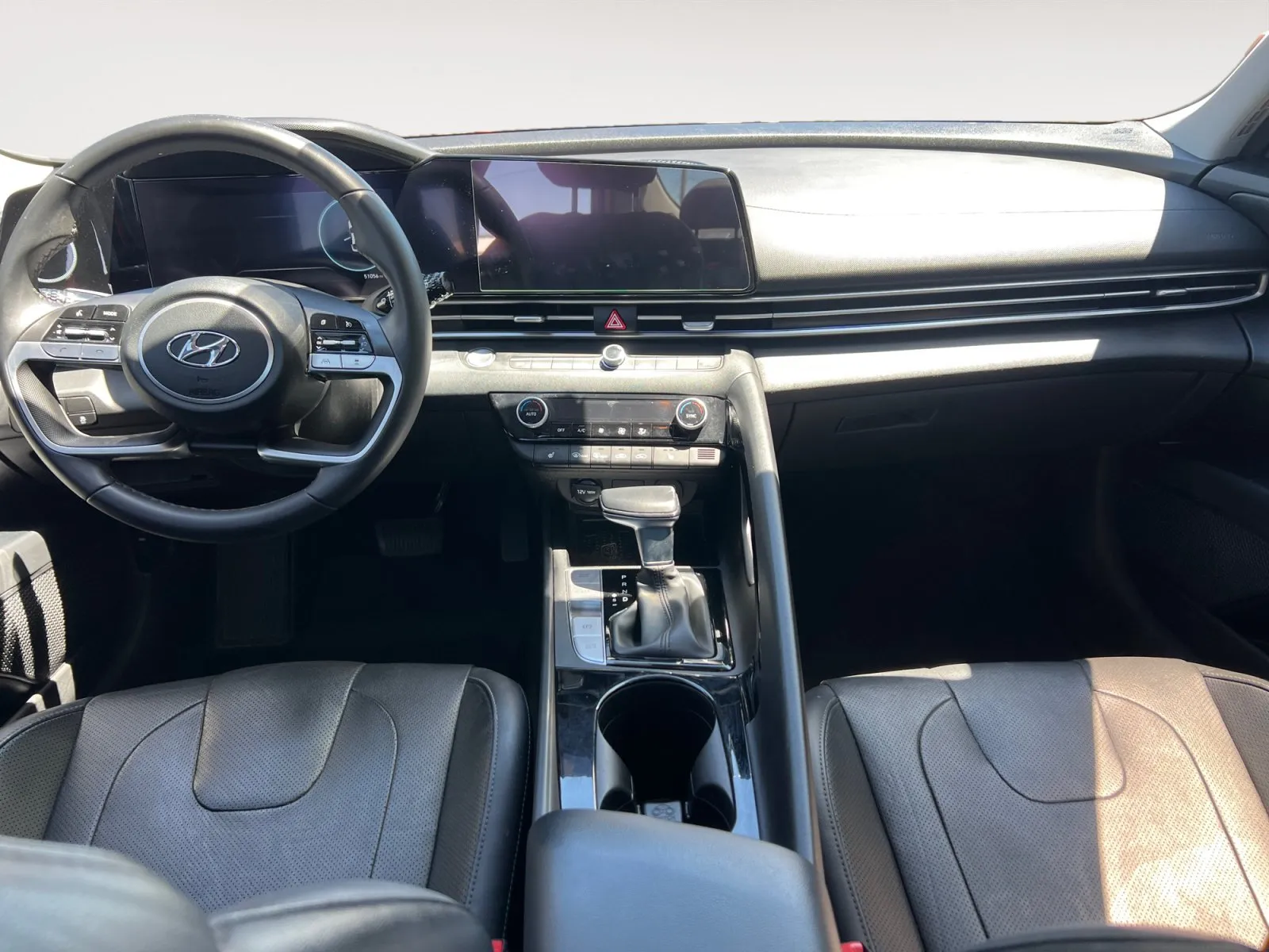 Hyundai Elantra photo 10