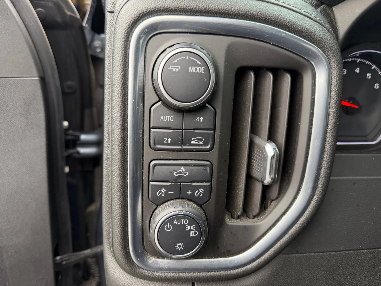 Chevrolet Silverado photo 24