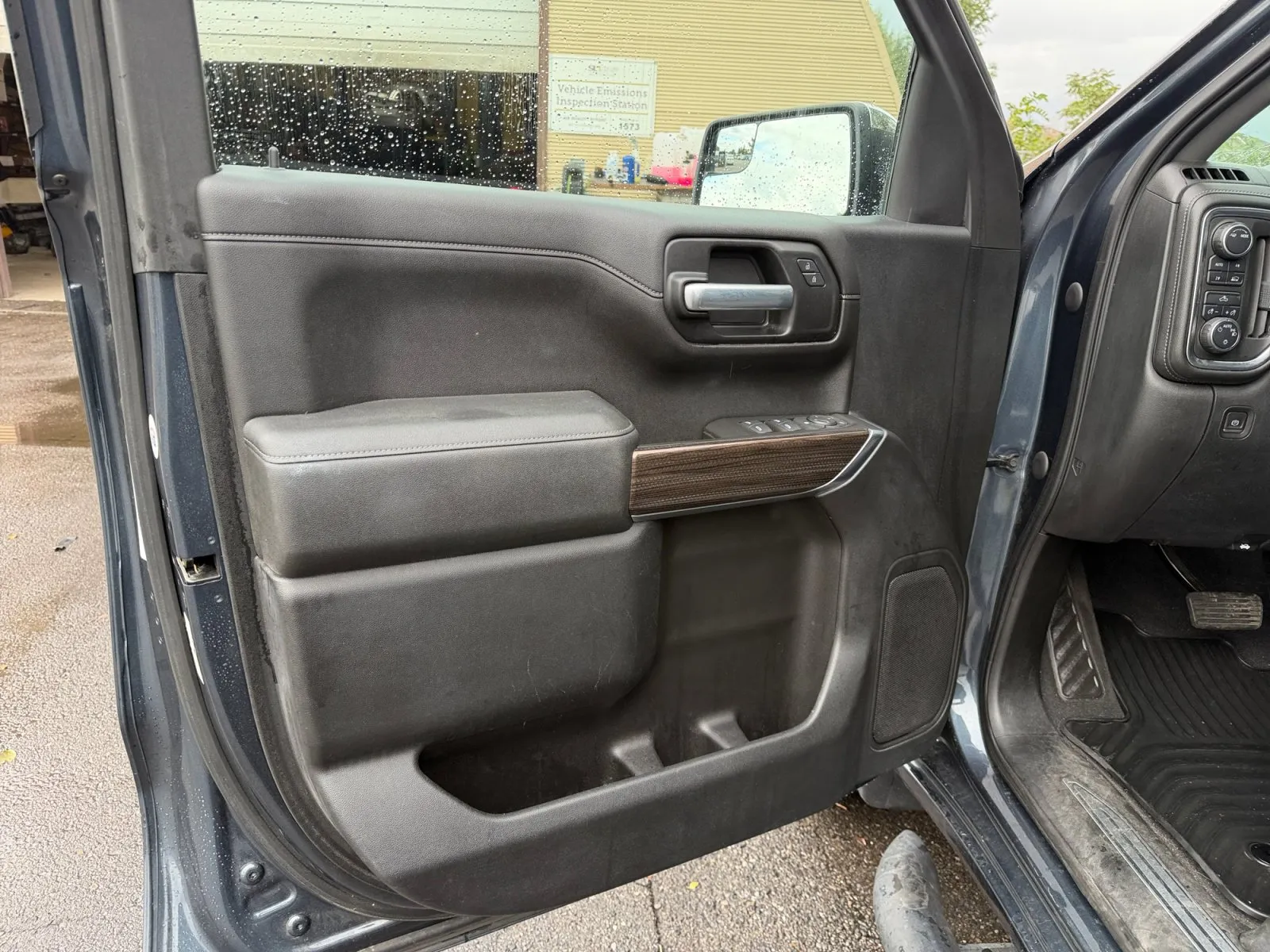 Chevrolet Silverado photo 19