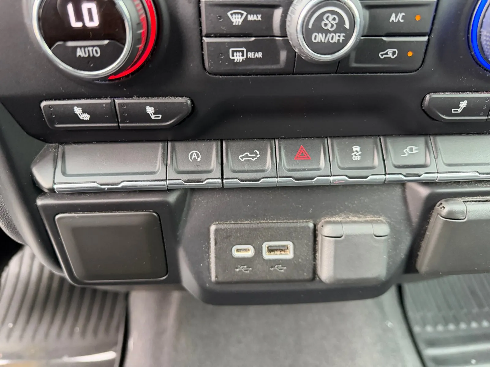 Chevrolet Silverado photo 23