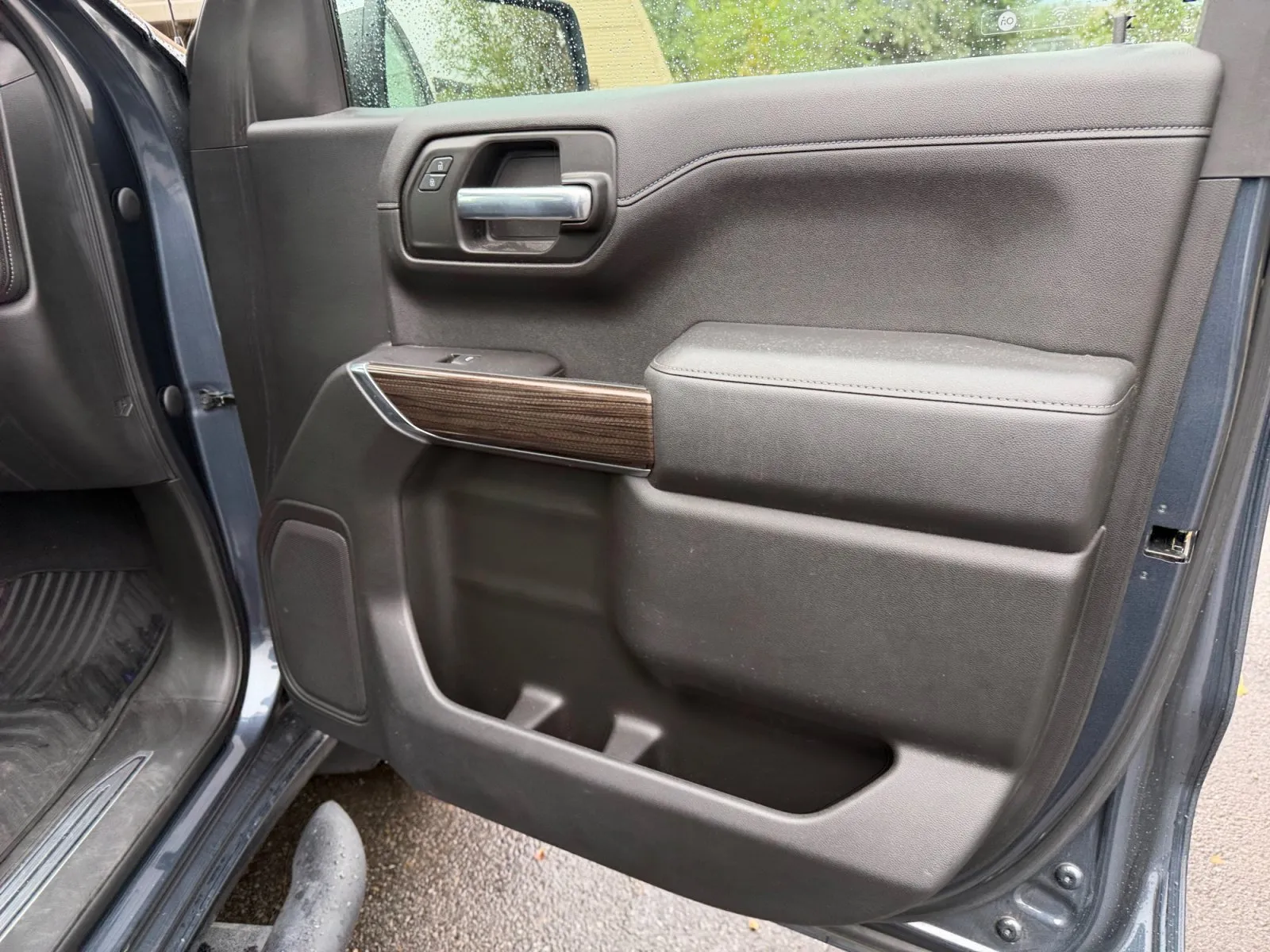 Chevrolet Silverado photo 17