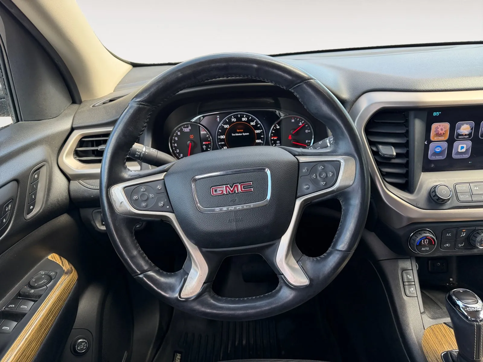 GMC Acadia photo 12