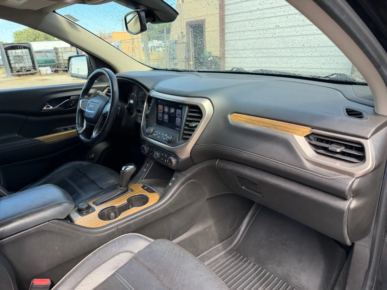 GMC Acadia photo 16