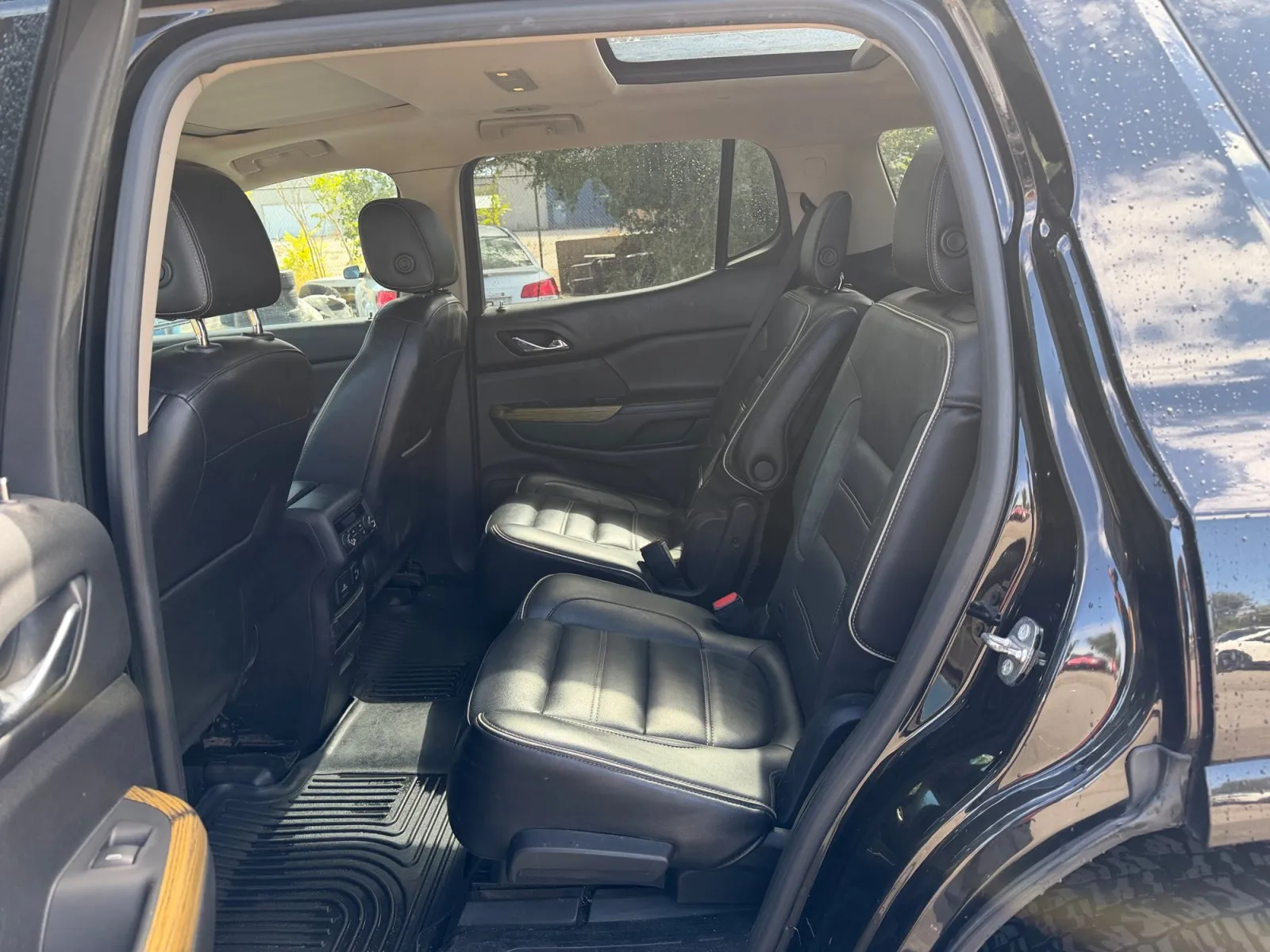 GMC Acadia photo 28