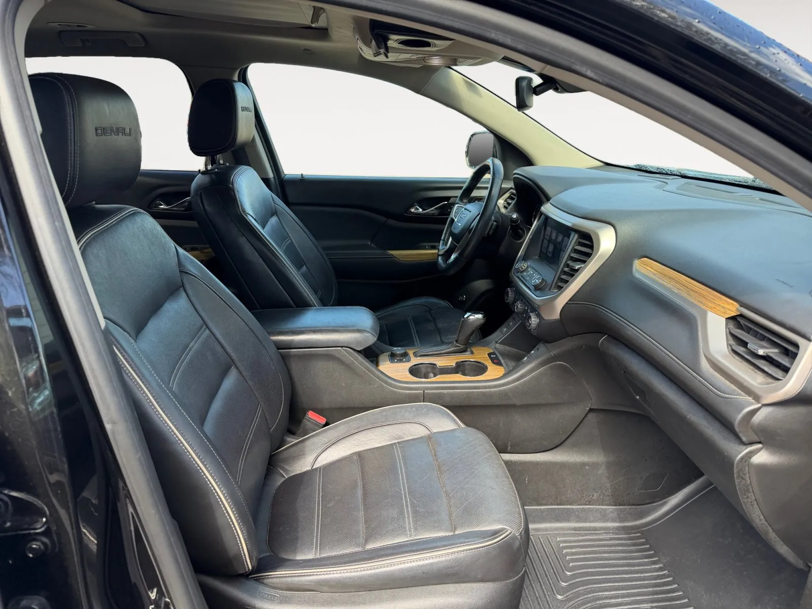 GMC Acadia photo 15