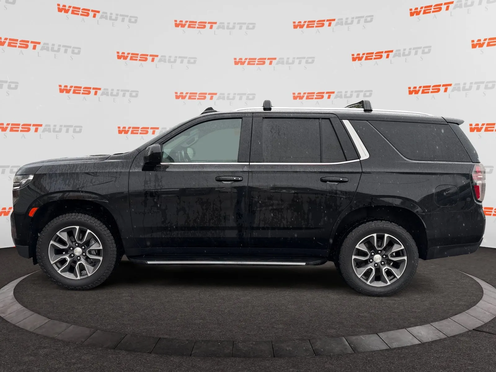 Chevrolet Tahoe photo 2