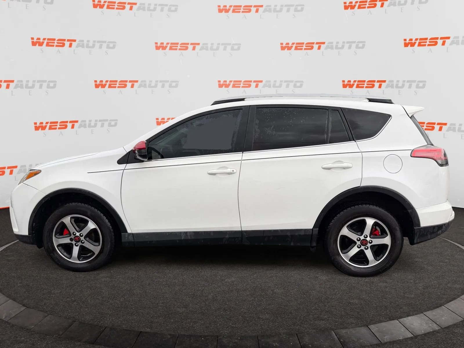 Toyota RAV4 photo 2