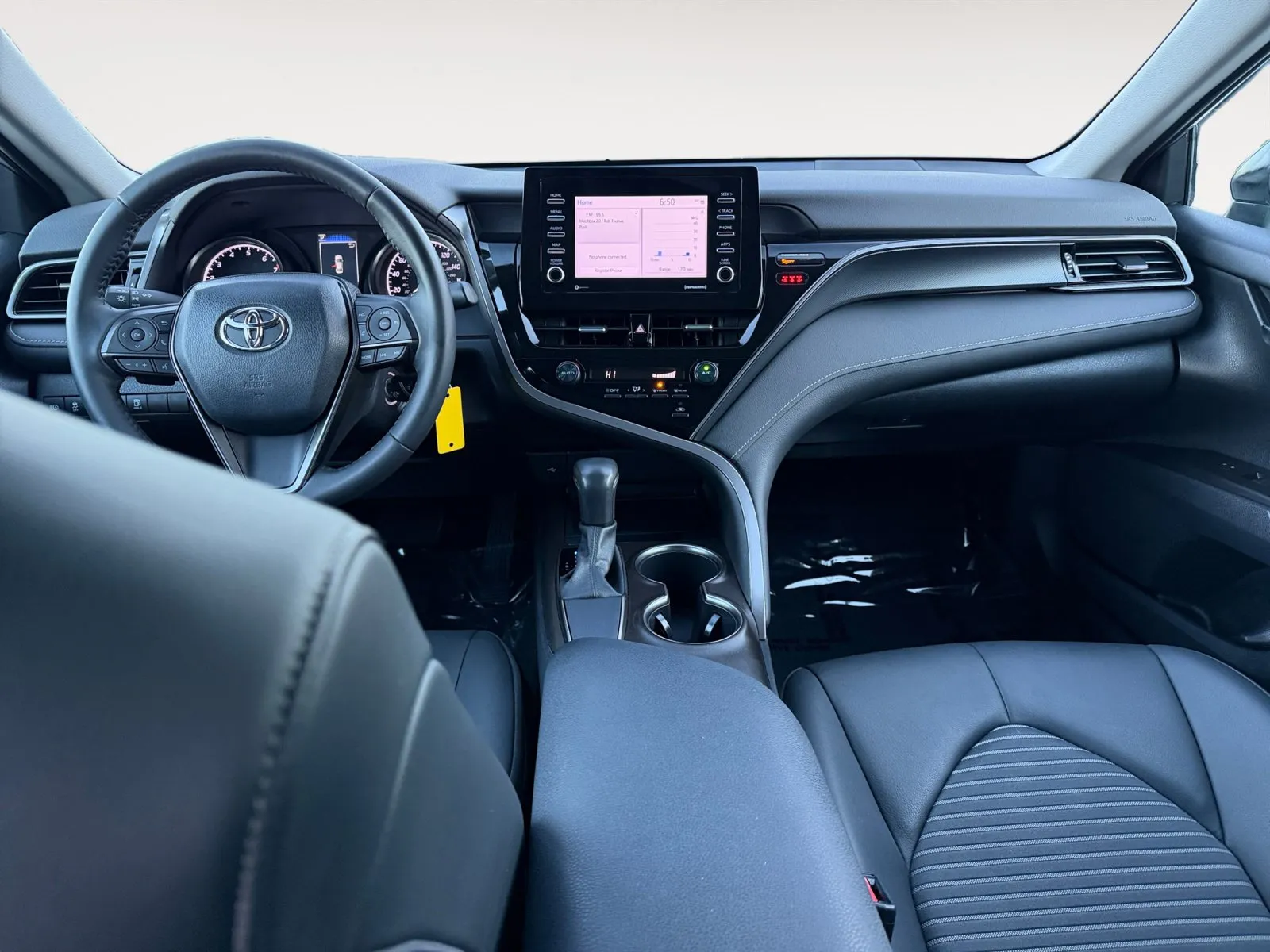 Toyota Camry photo 10